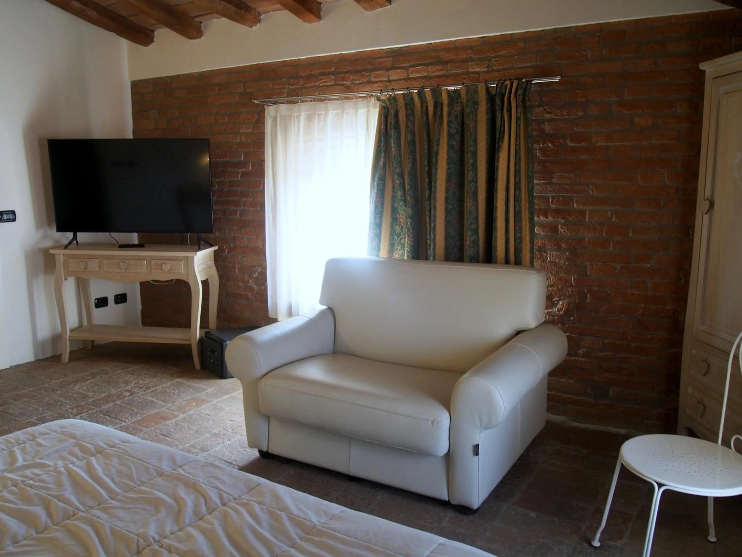 TV and multimedia in Hotel Villa Costanza