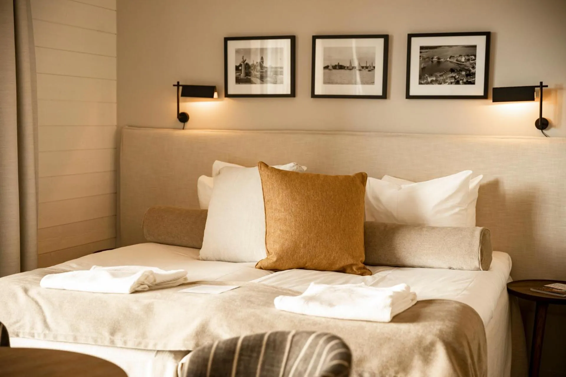 Property building, Bed in Slottsholmen Hotell och Restaurang