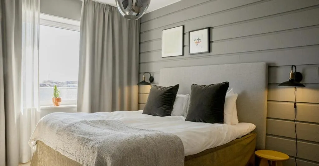 Property building, Bed in Slottsholmen Hotell och Restaurang