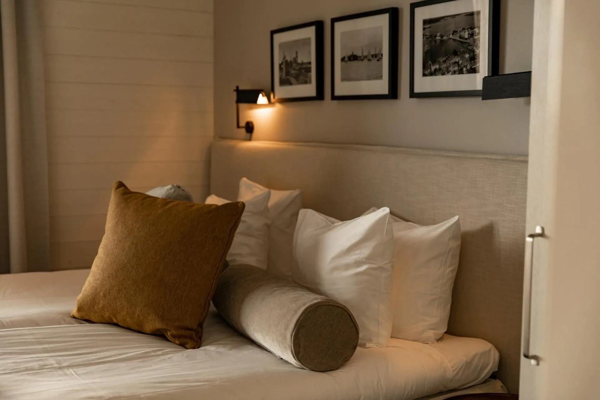 Property building, Bed in Slottsholmen Hotell och Restaurang