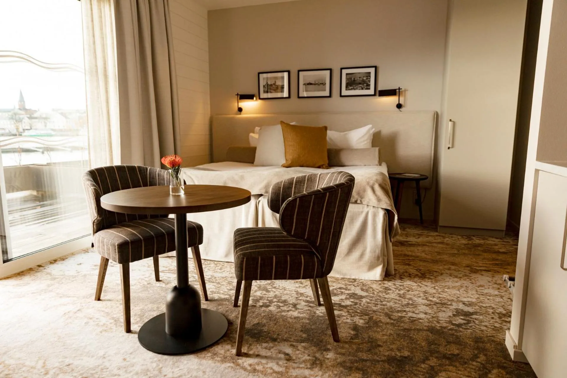 Property building, Bed in Slottsholmen Hotell och Restaurang