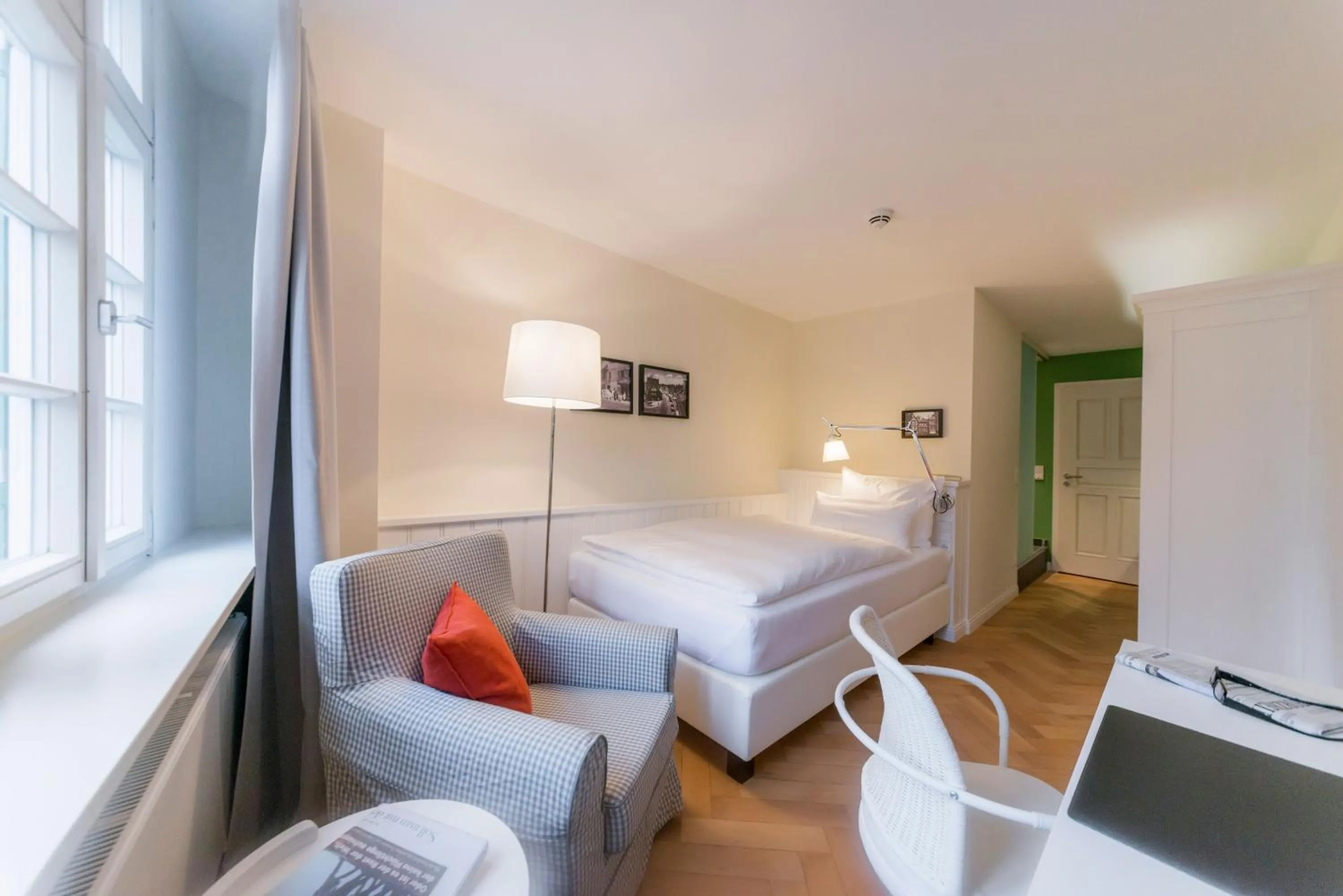 Photo of the whole room, Bed in Gästehaus am Marktbrunnen