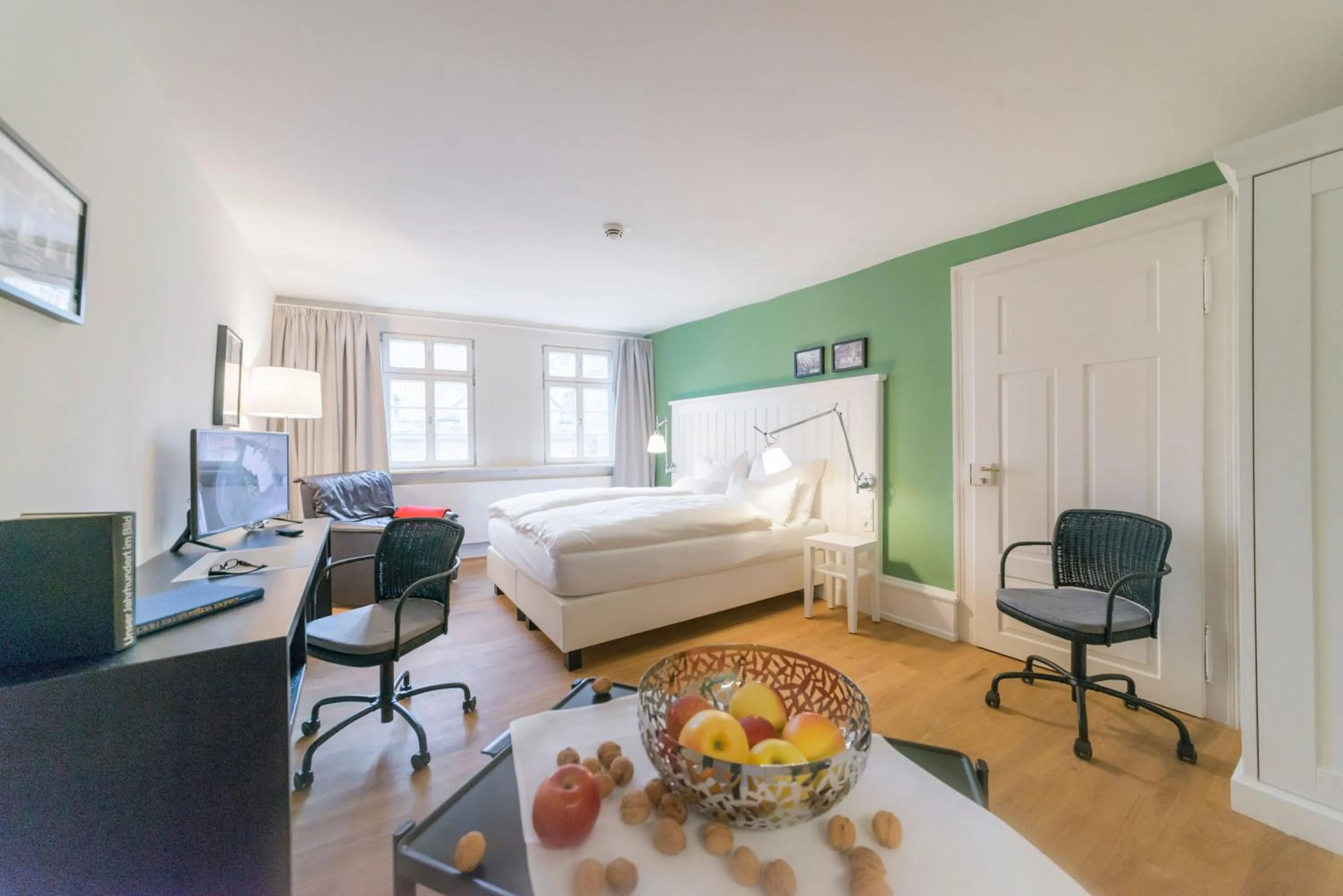 Photo of the whole room, Bed in Gästehaus am Marktbrunnen