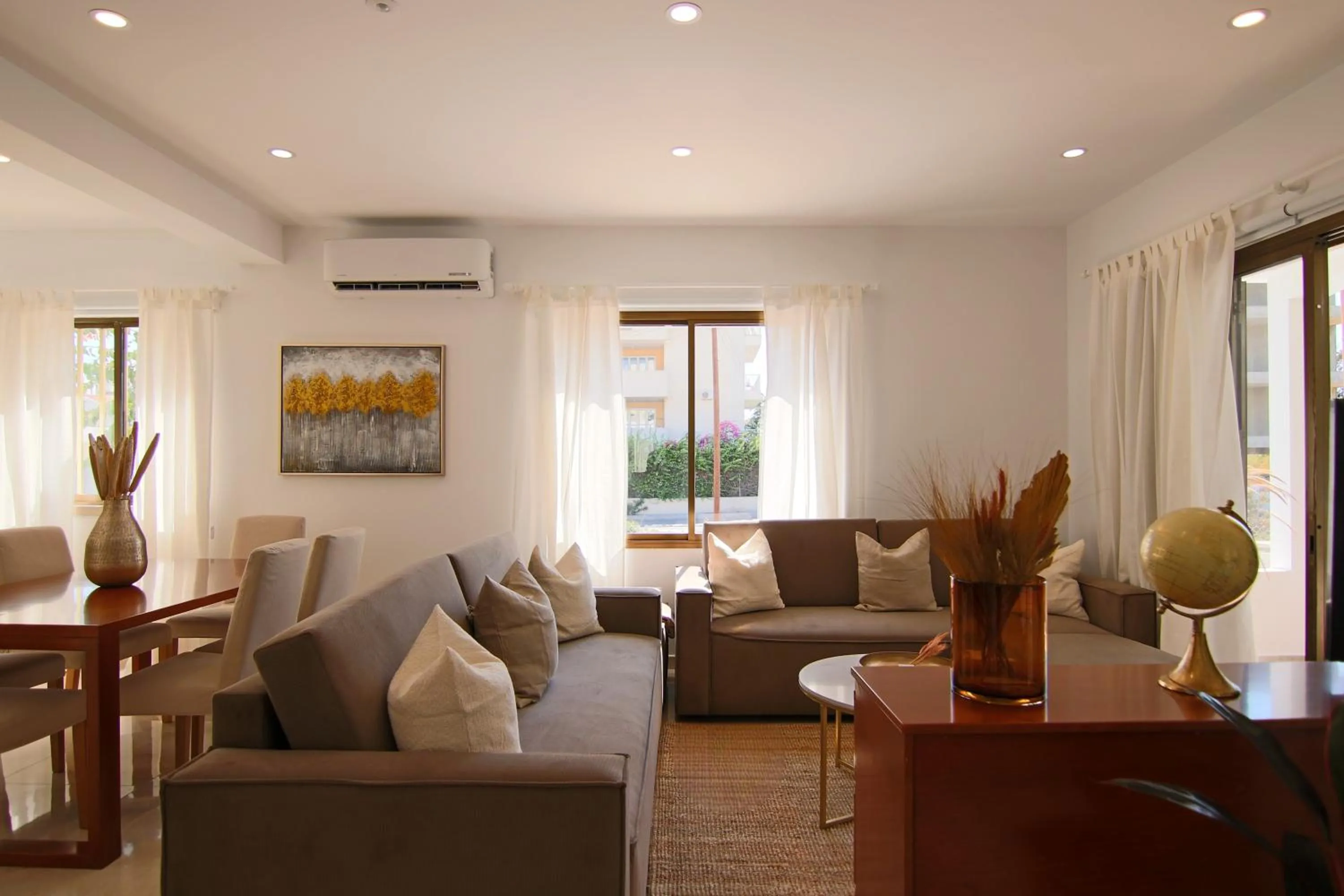 Living room in Phaedrus Living: City View Luxury Flat Androcleous