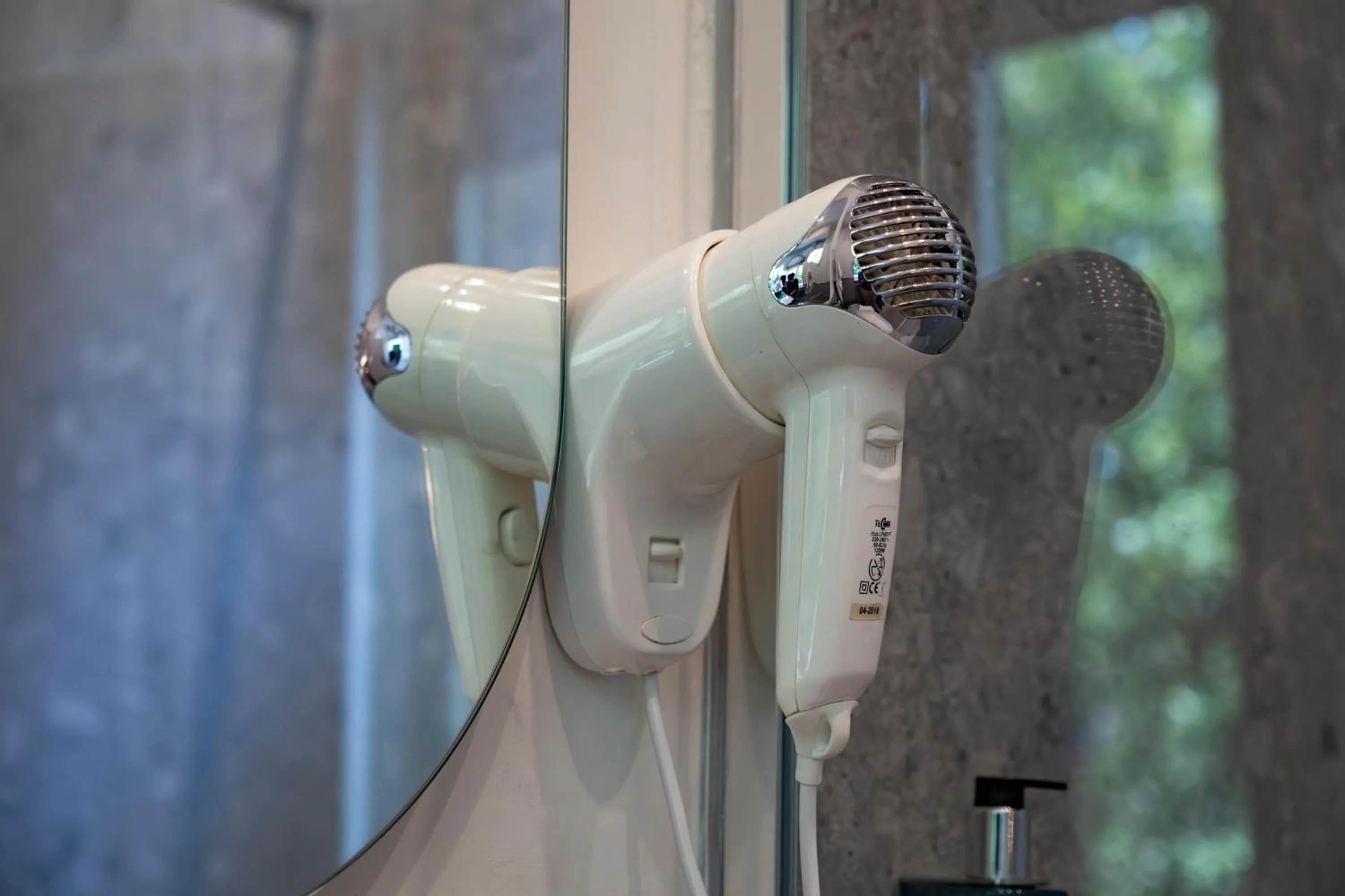 hair dryier in Hotel St Gregory Park