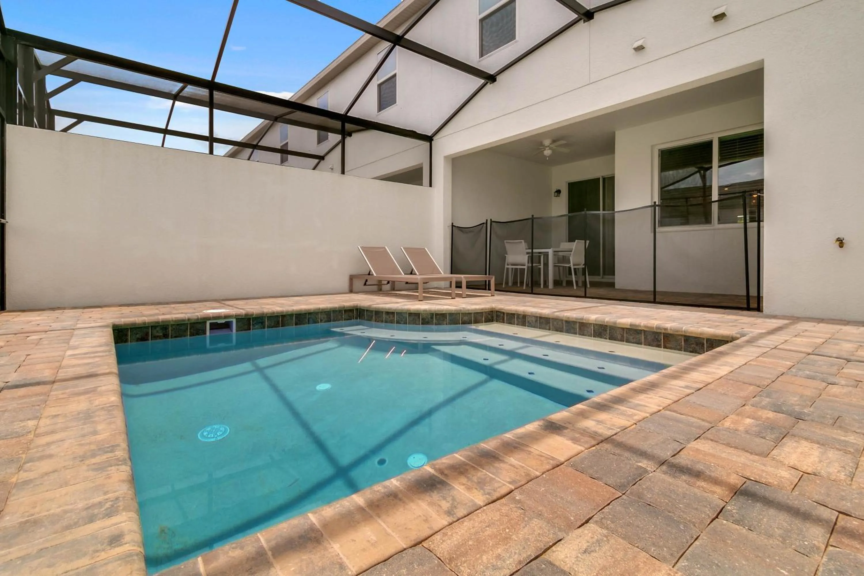 Property building in 4 Bedrooms 4 Bathrooms Solara 8964 Ad