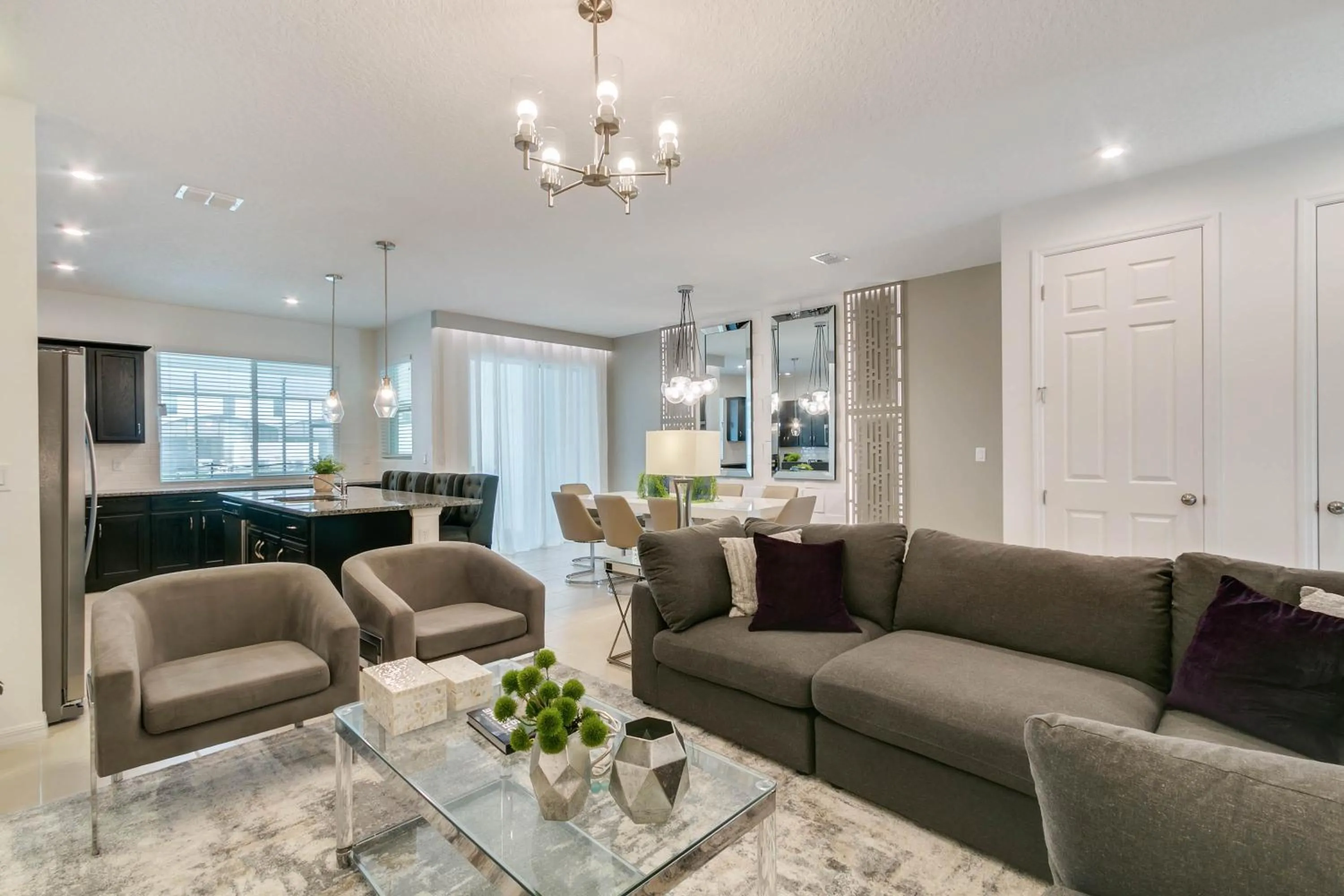 Property building in 4 Bedrooms 4 Bathrooms Solara 8964 Ad