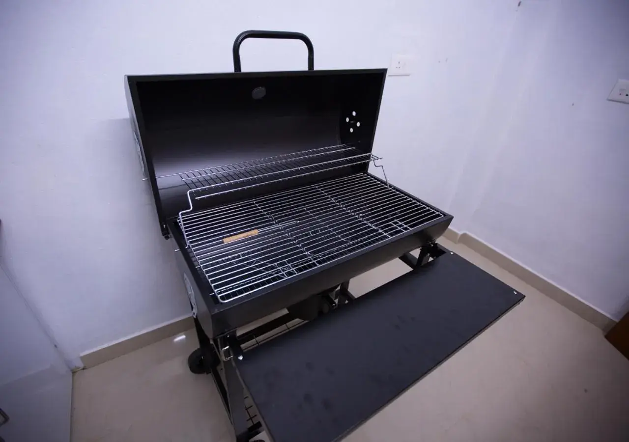 BBQ facilities in Hidden Valley Hill View Cottage Vagamon by VOYE HOMES - Rooms with Valley View BBQ facilities in Hidden Valley Hill View Cottage Vagamon by VOYE HOMES - Rooms with Valley View