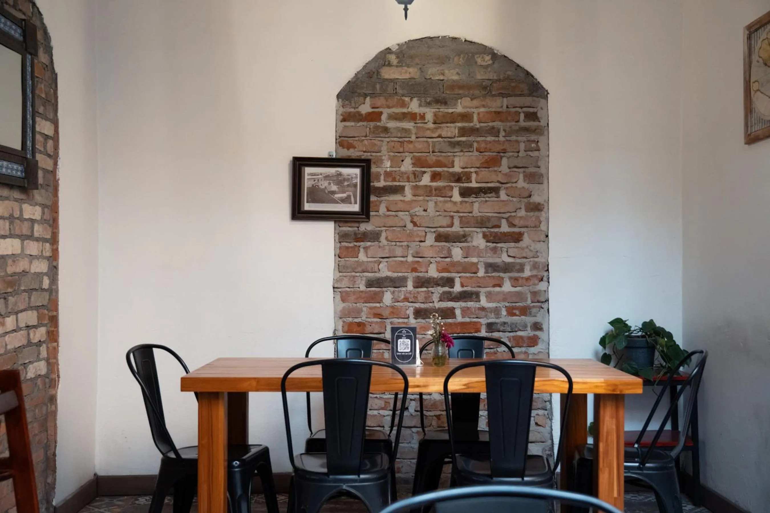 Seating area in Otoya 1907 Hotel