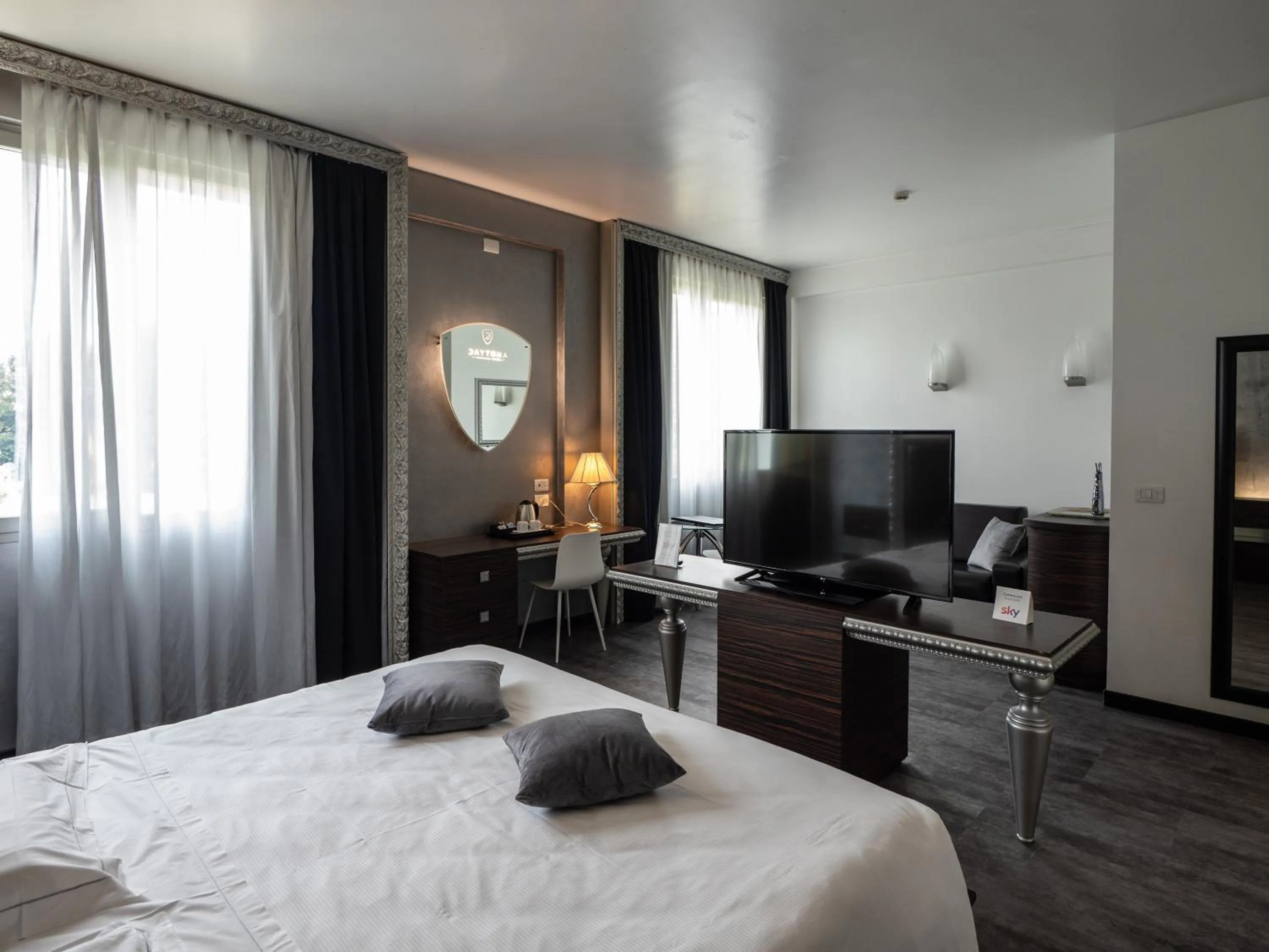 Bed in Daytona Business Hotel