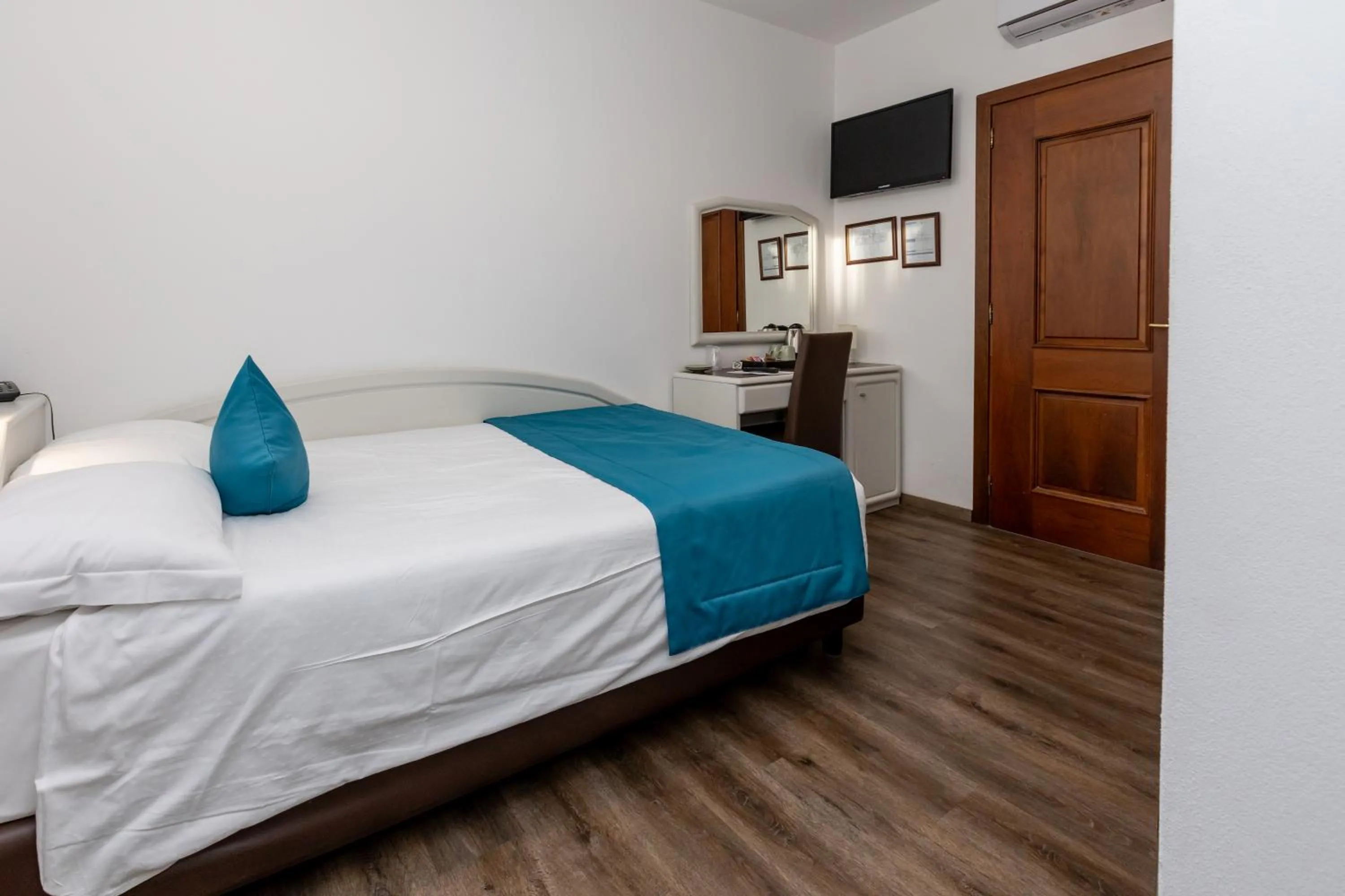 Bed in Albergo Cappello e Cadore