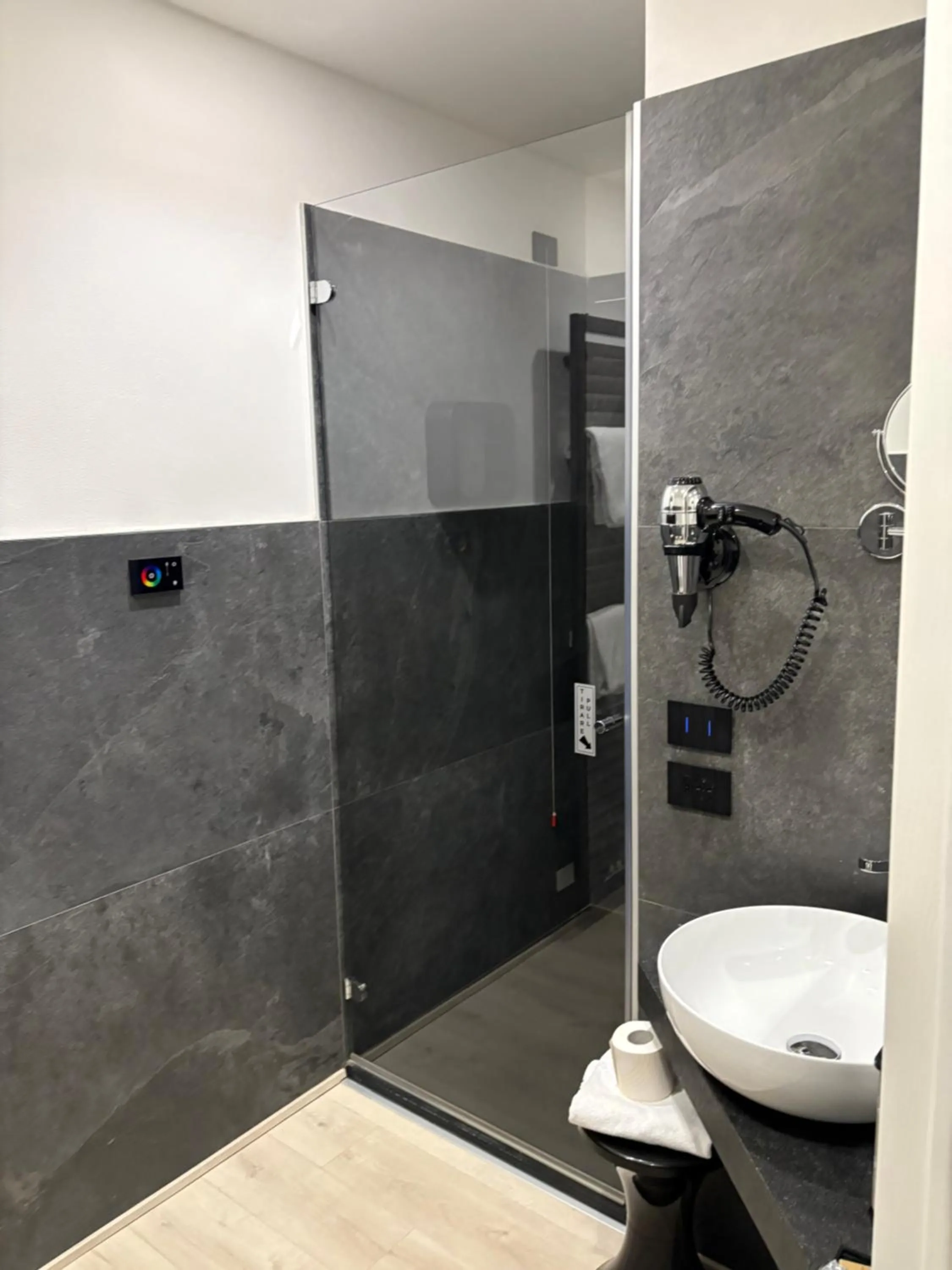 Bathroom in Albergo Cappello e Cadore