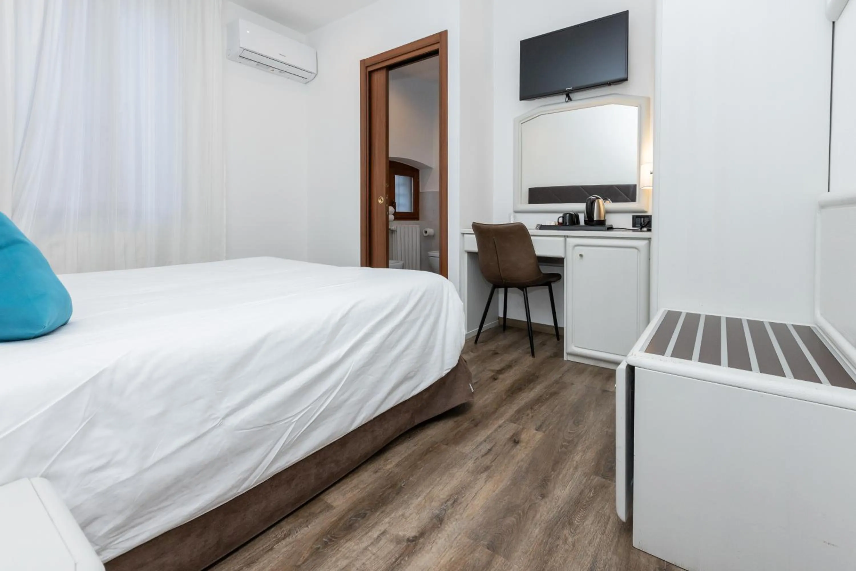 Bed in Albergo Cappello e Cadore