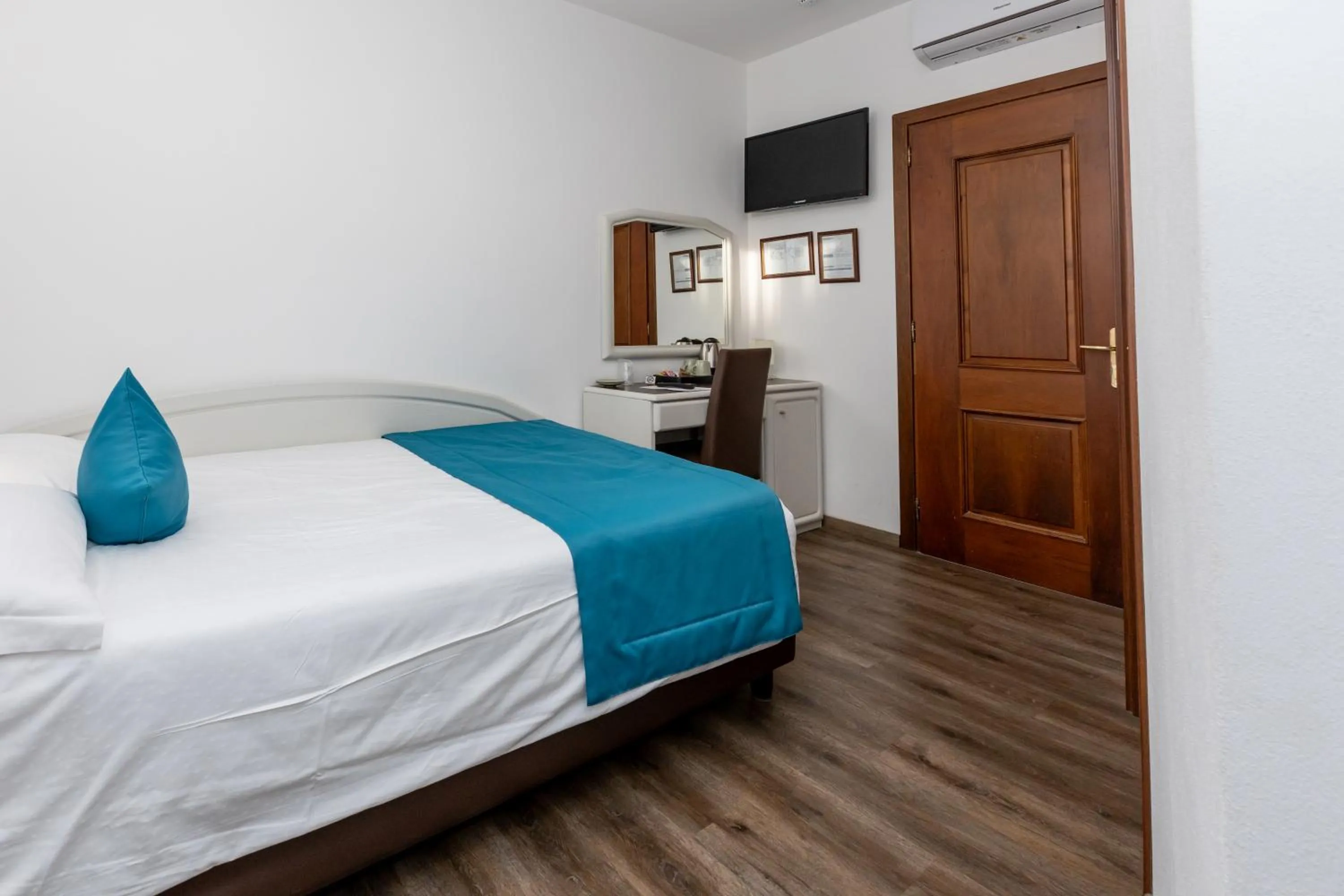 Bed in Albergo Cappello e Cadore