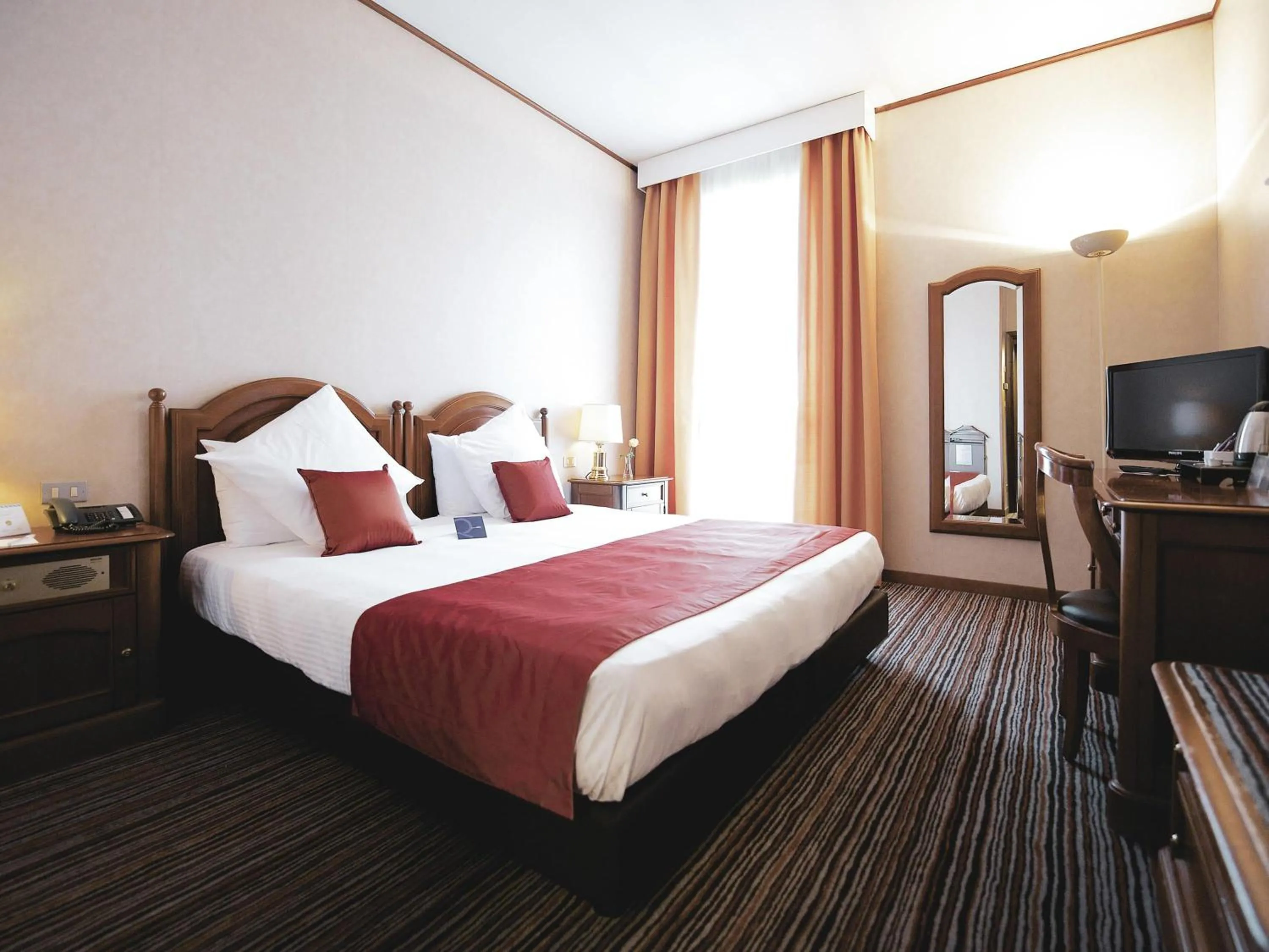 Bedroom, Bed in Mercure Bologna Centro