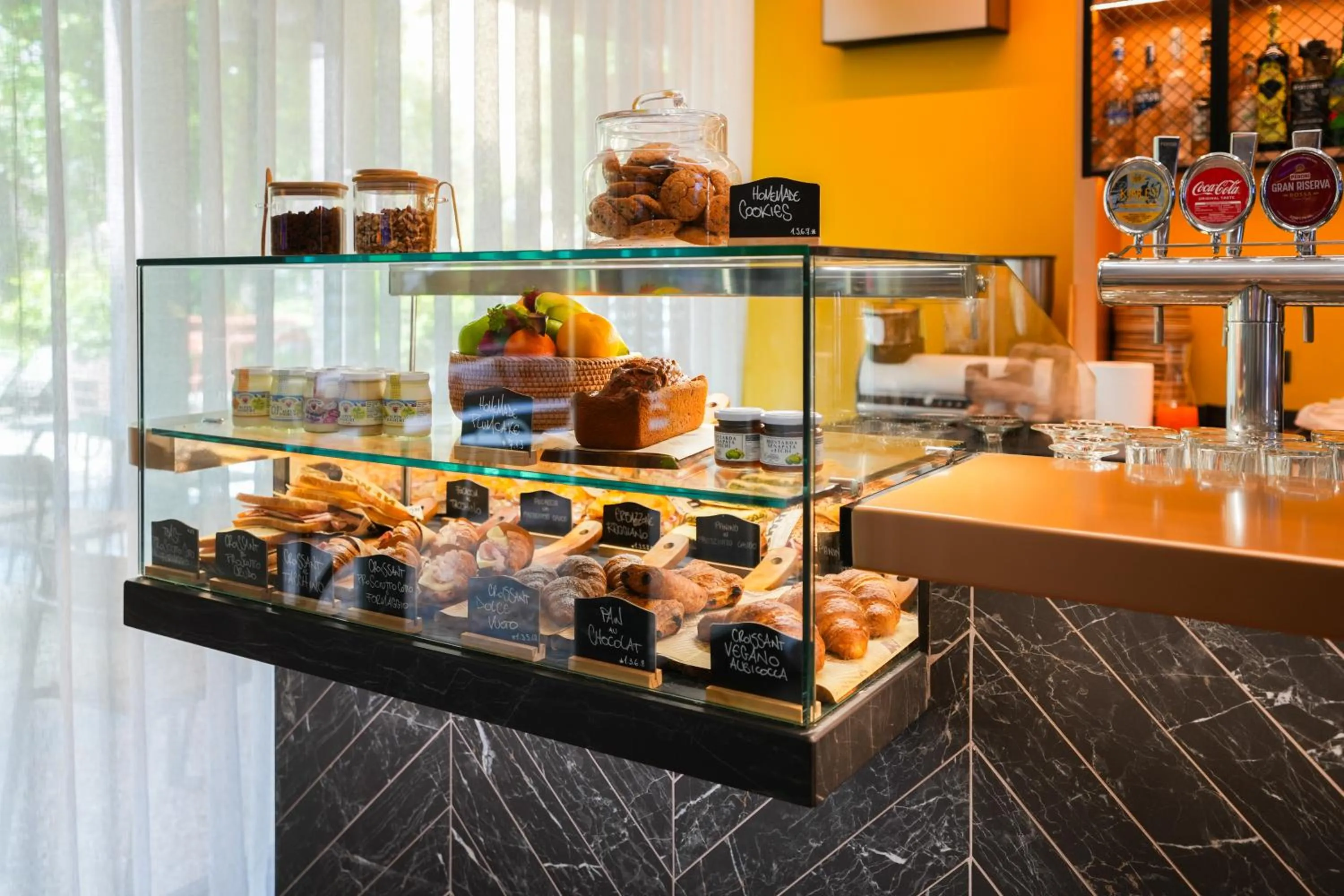 Restaurant/places to eat in Mercure Bologna Centro