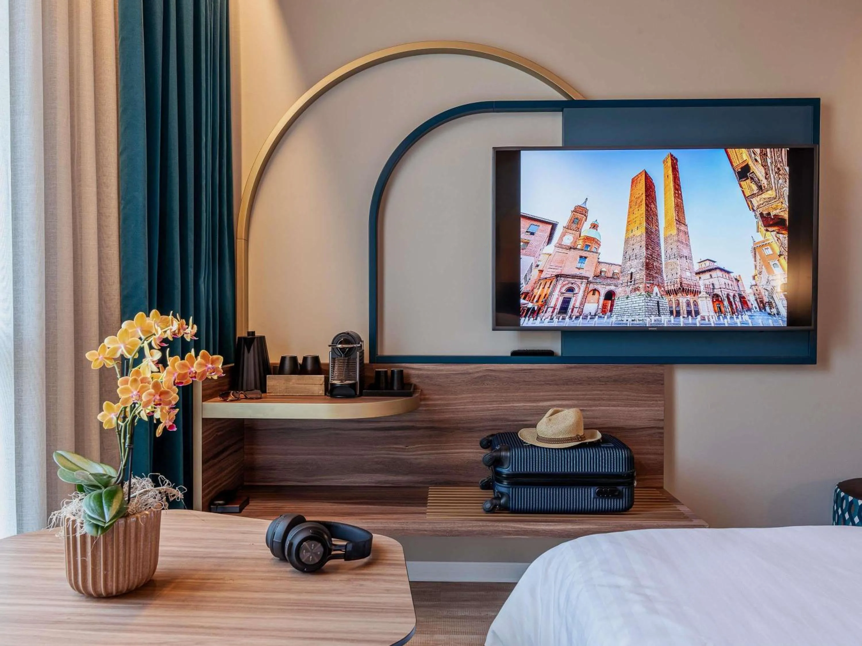 Bedroom, Bed in Mercure Bologna Centro