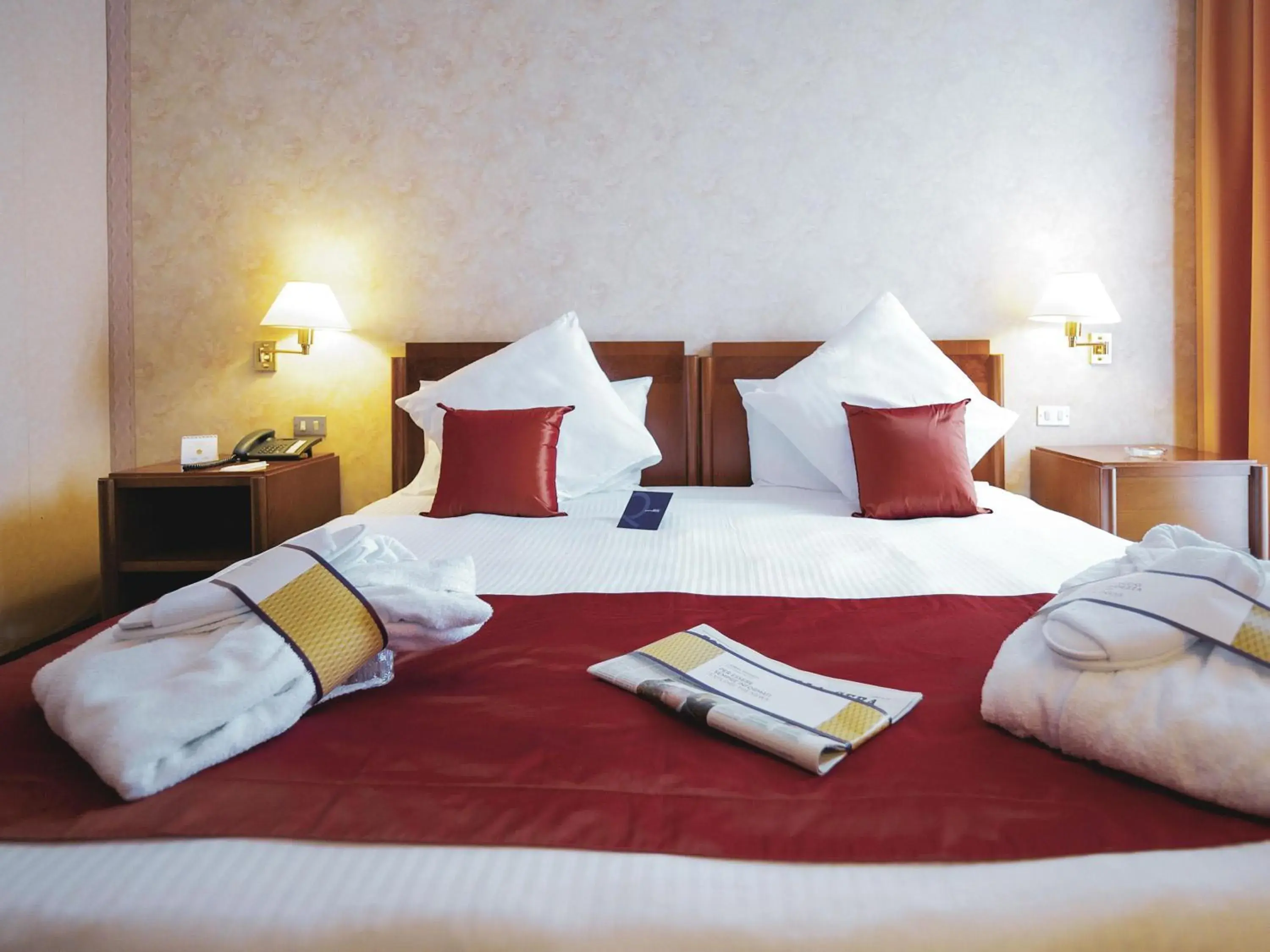 Bedroom, Bed in Mercure Bologna Centro Bedroom, Bed in Mercure Bologna Centro