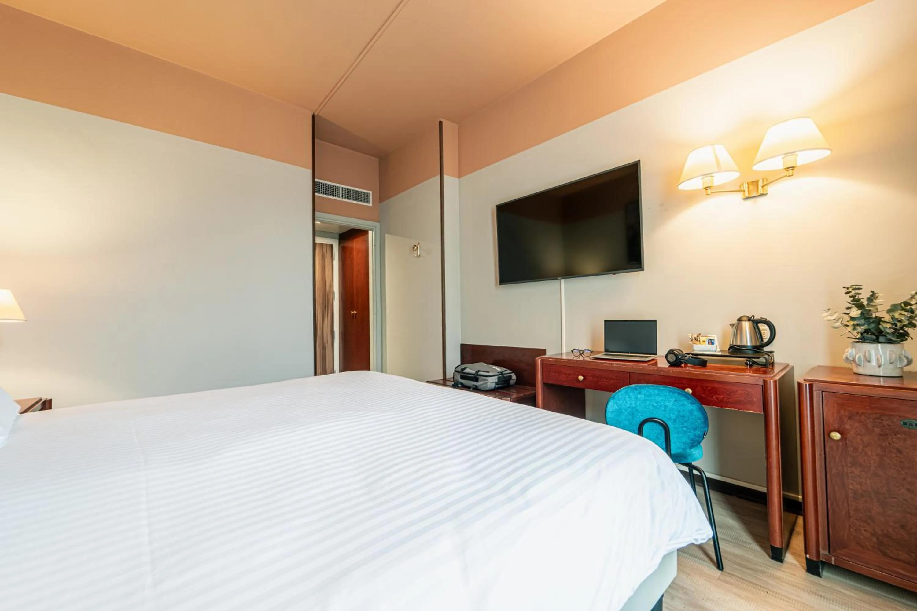 TV and multimedia, Bed in Mercure Bologna Centro
