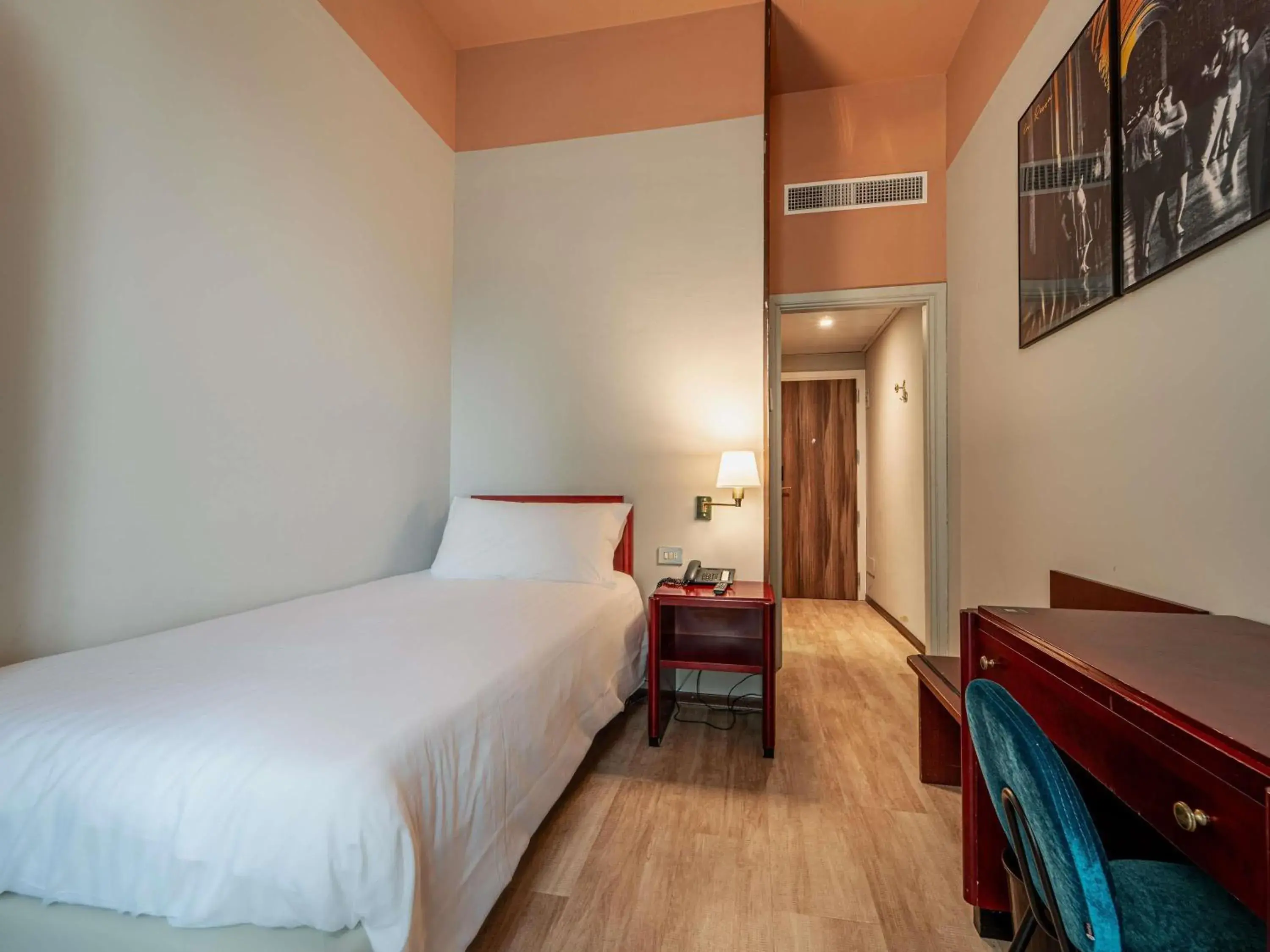 Bedroom, Bed in Mercure Bologna Centro Bedroom, Bed in Mercure Bologna Centro