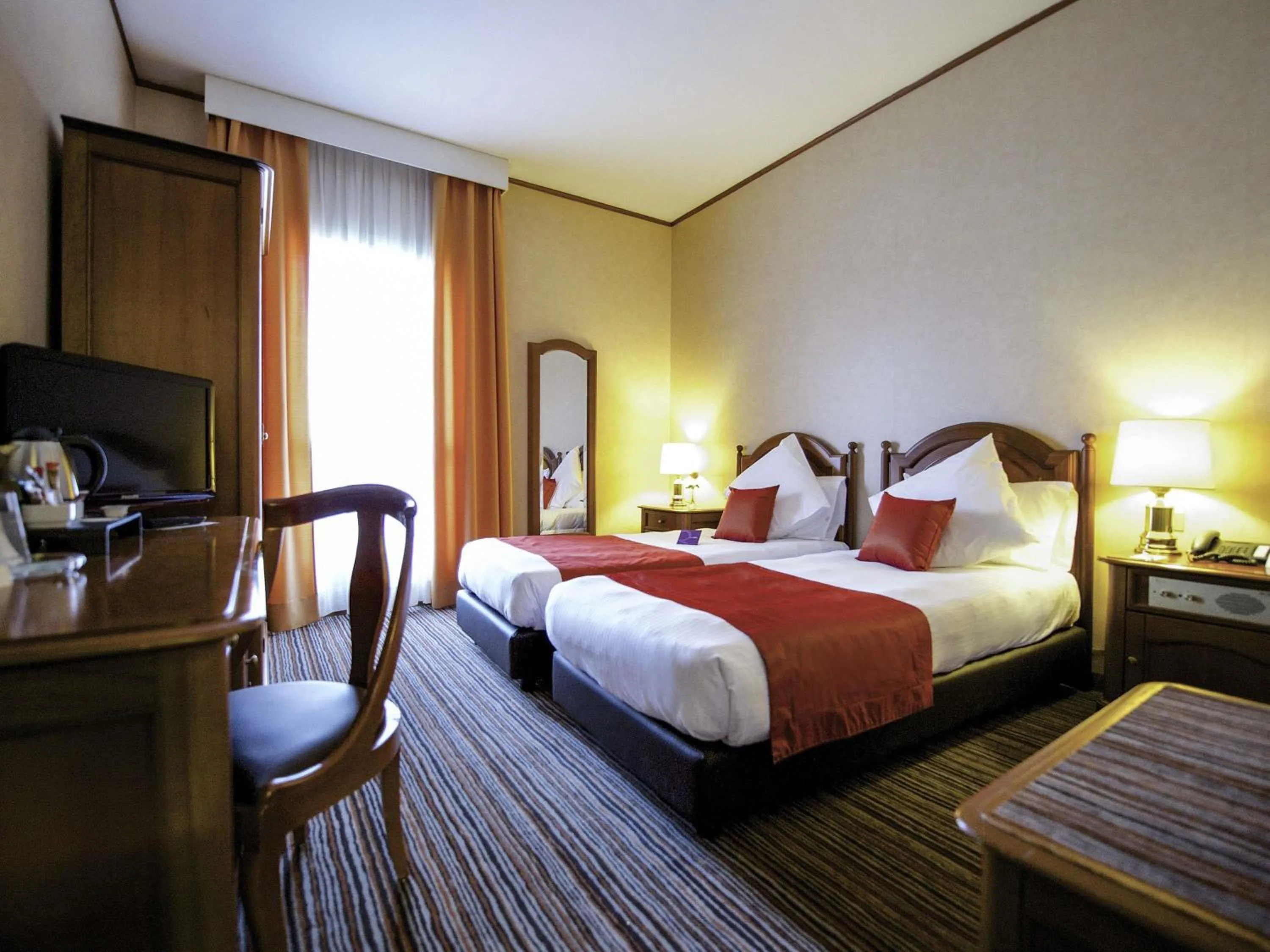 Bedroom, Bed in Mercure Bologna Centro