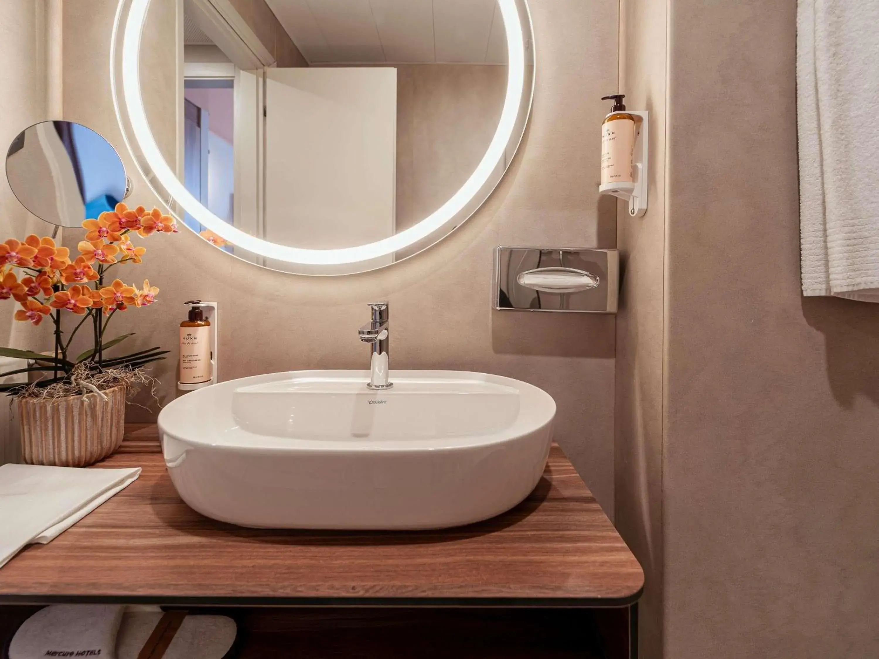 Bedroom in Mercure Bologna Centro Bedroom in Mercure Bologna Centro