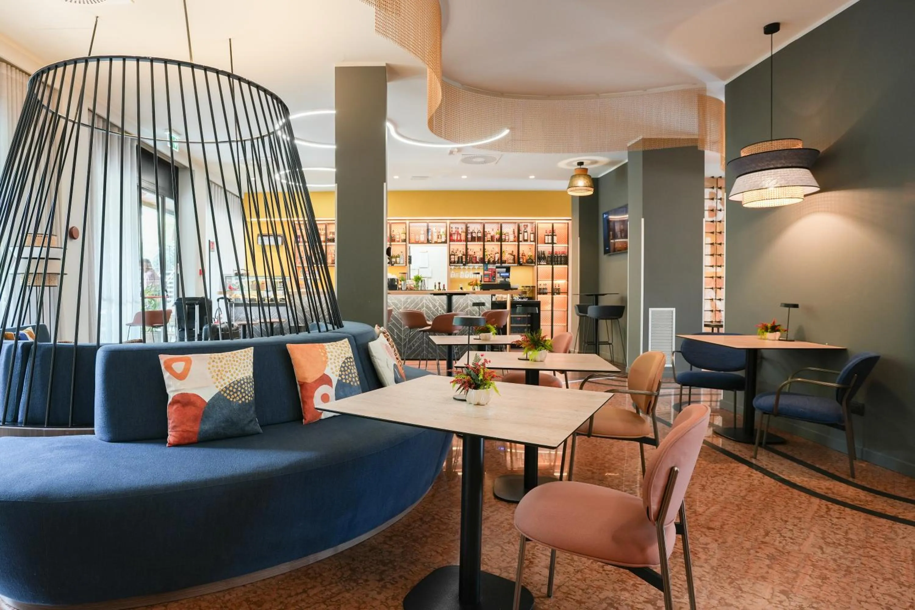 Lounge or bar in Mercure Bologna Centro