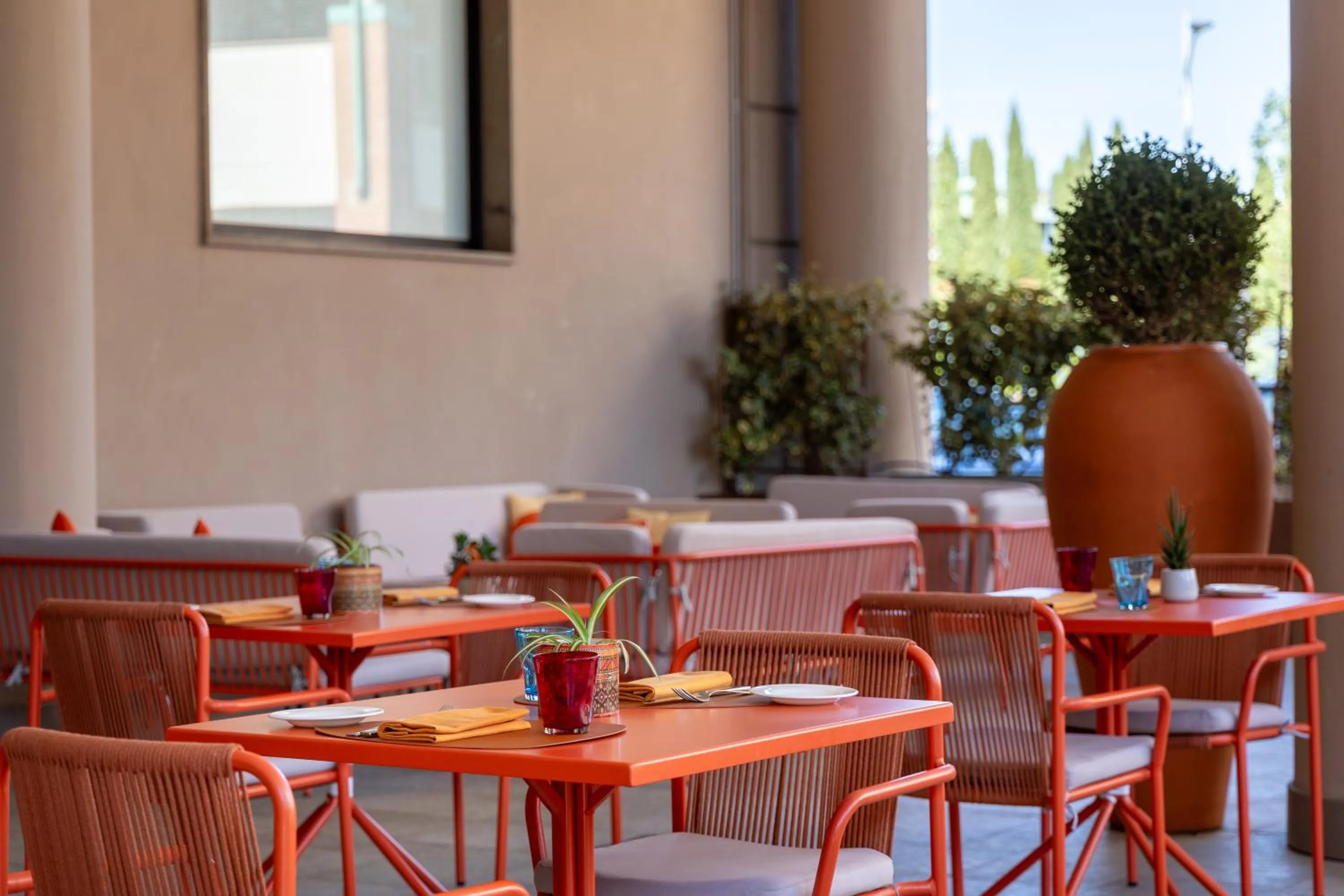 Lounge or bar in Hilton Garden Inn Florence Novoli