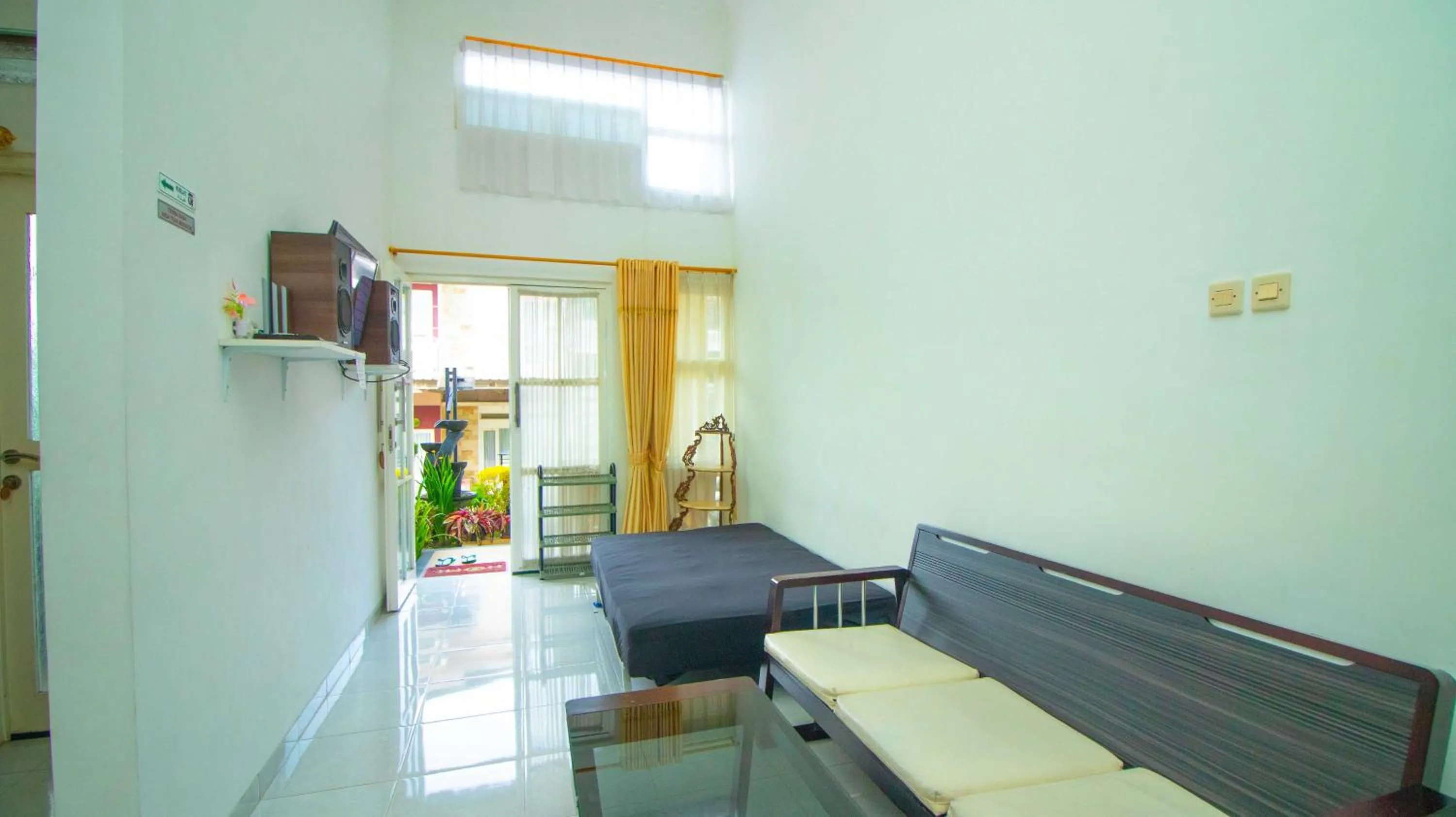 Living room in Villa El Nino 5 Bedroom dengan Rooftop Mountain View