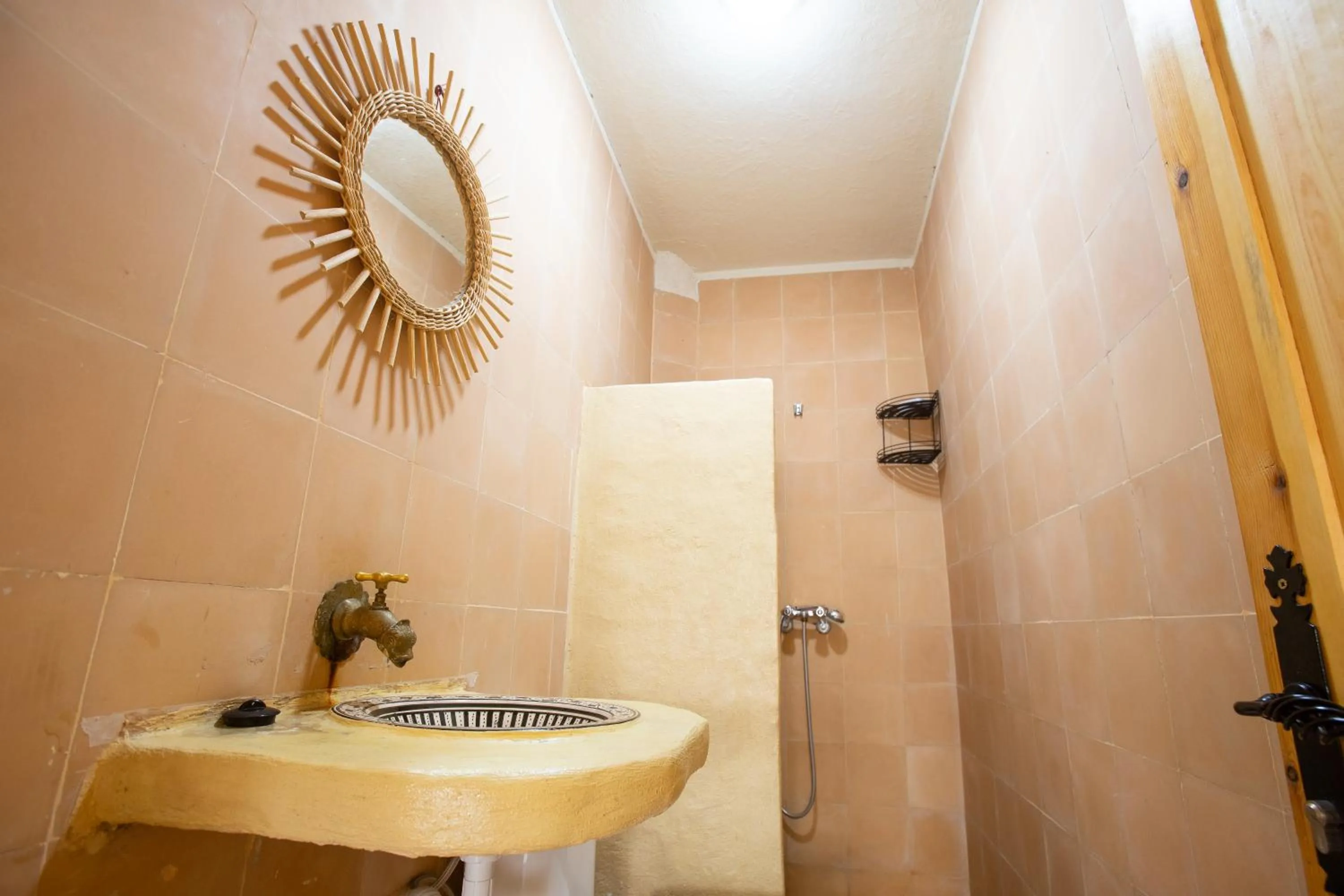 Shower in Anza surfhouse