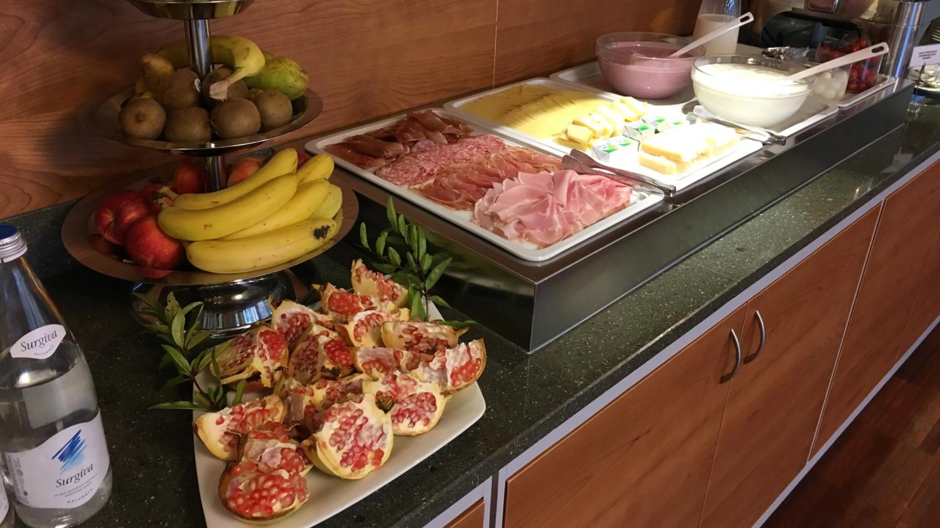 Buffet breakfast in Park Hotel Il Vigneto