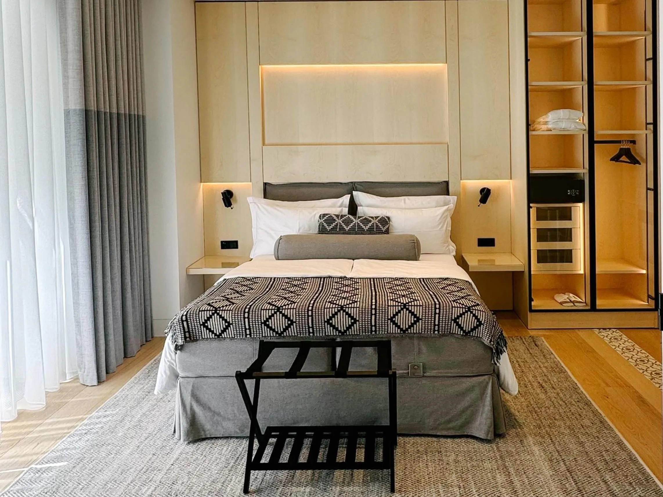 Bed in Mr(s)STiL Design Apartments