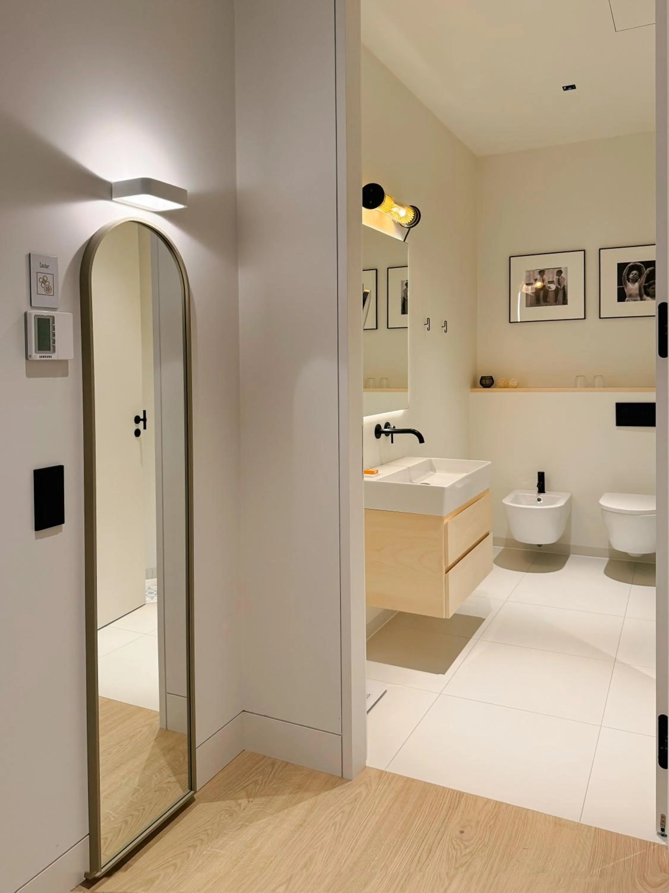 Toilet in Mr(s)STiL Design Apartments