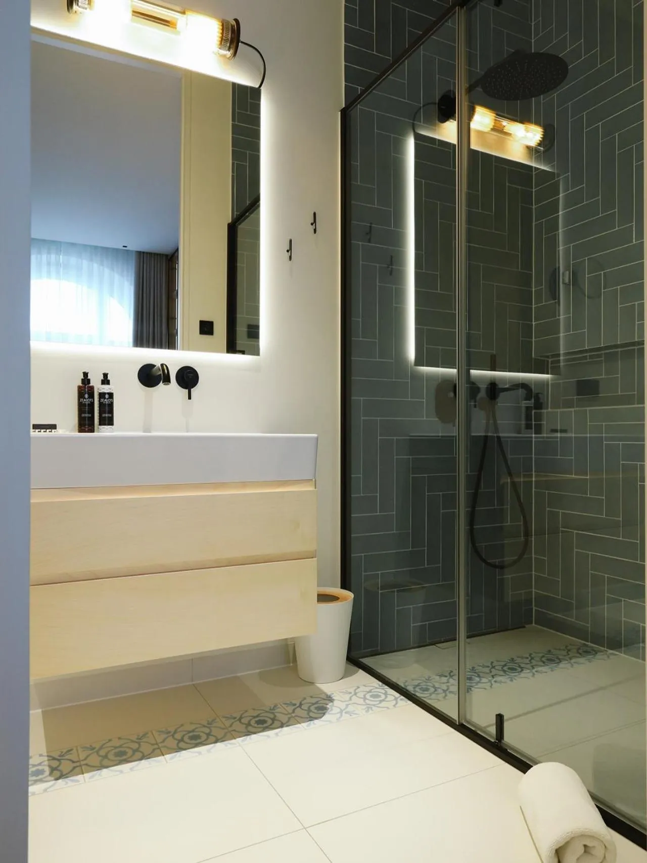 Bathroom, Bed in Mr(s)STiL Design Apartments