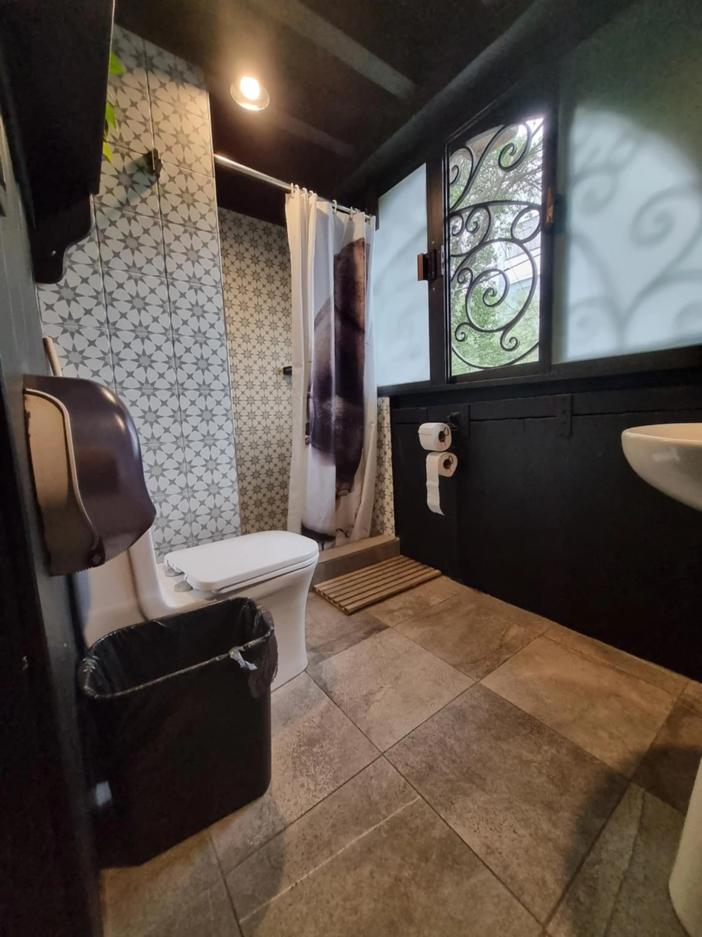 Bed in 6-Bed Dormitory Room in Metro Hostal Boutique