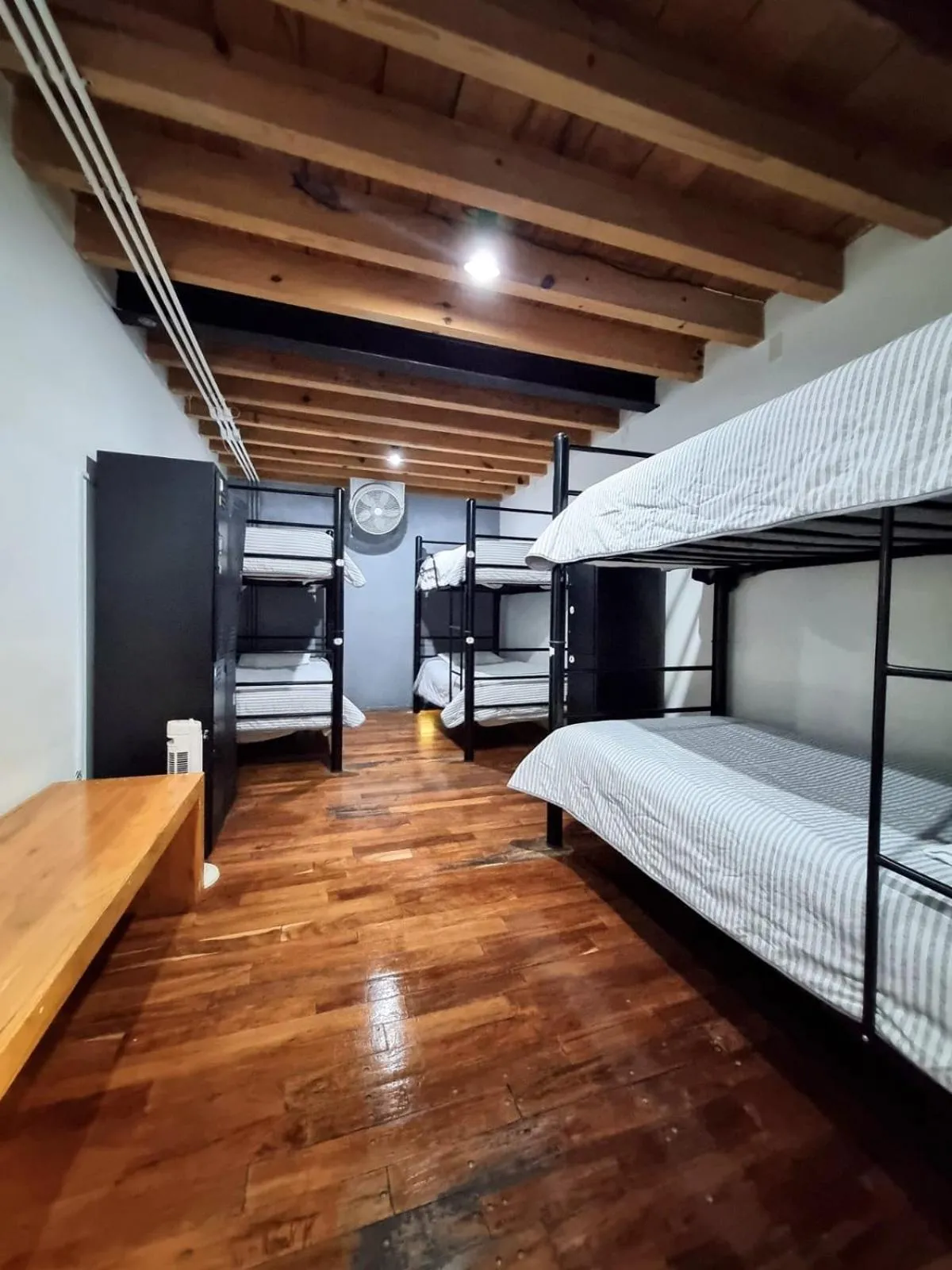 Bed in 6-Bed Dormitory Room in Metro Hostal Boutique