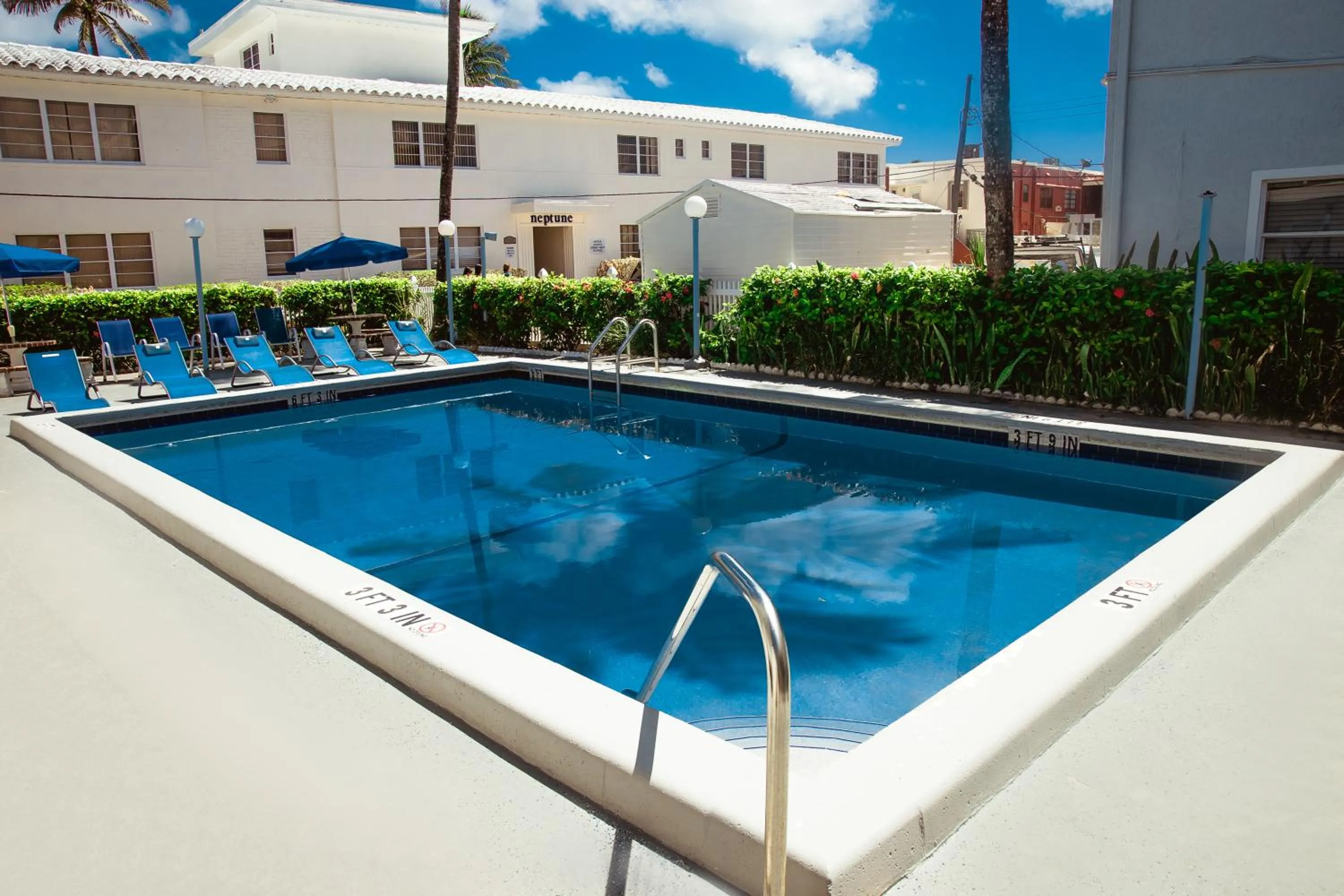 Swimming pool in Ocean Sound's Hotel