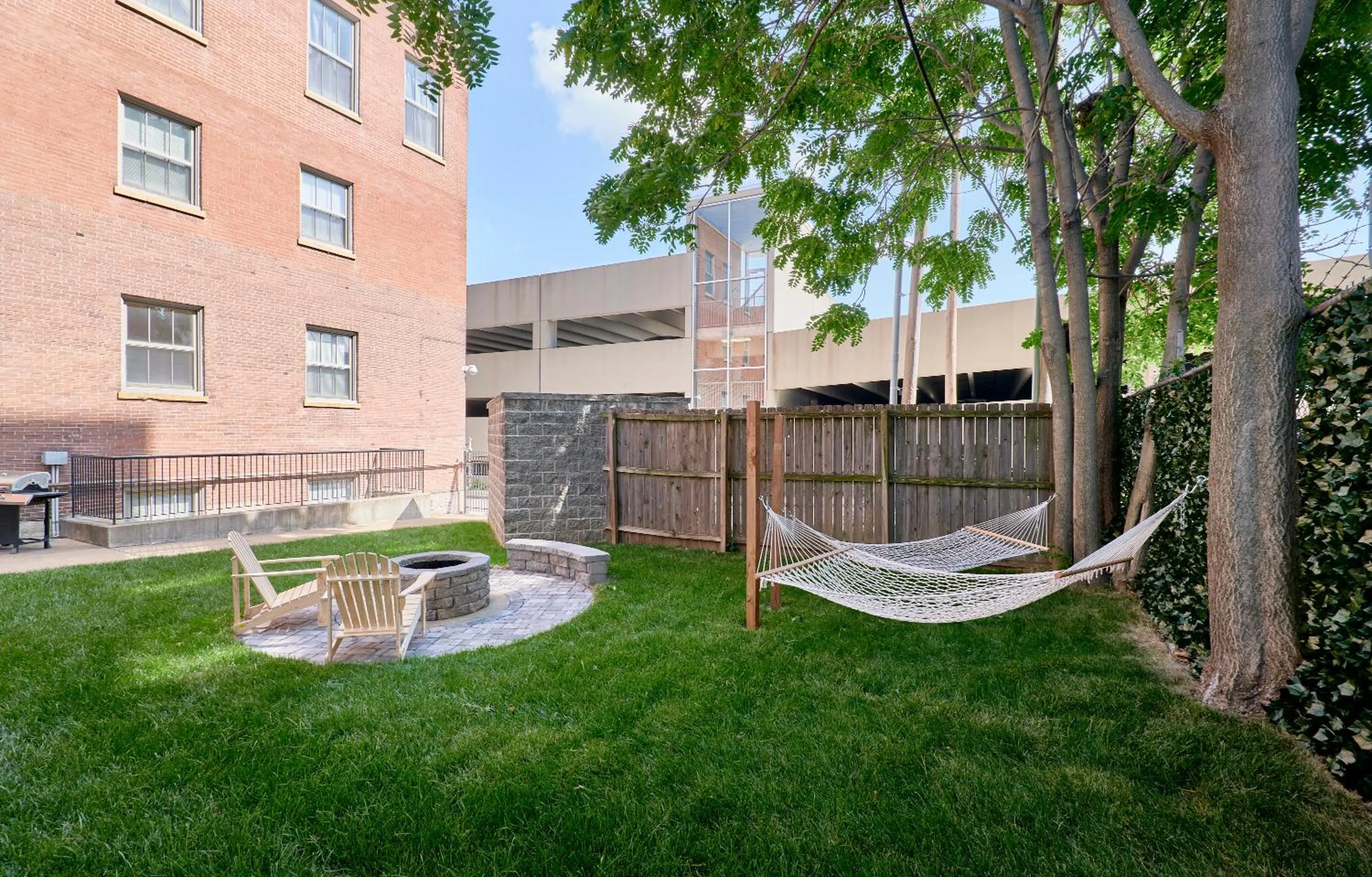 Property building in WhiteHouse at Grand Central