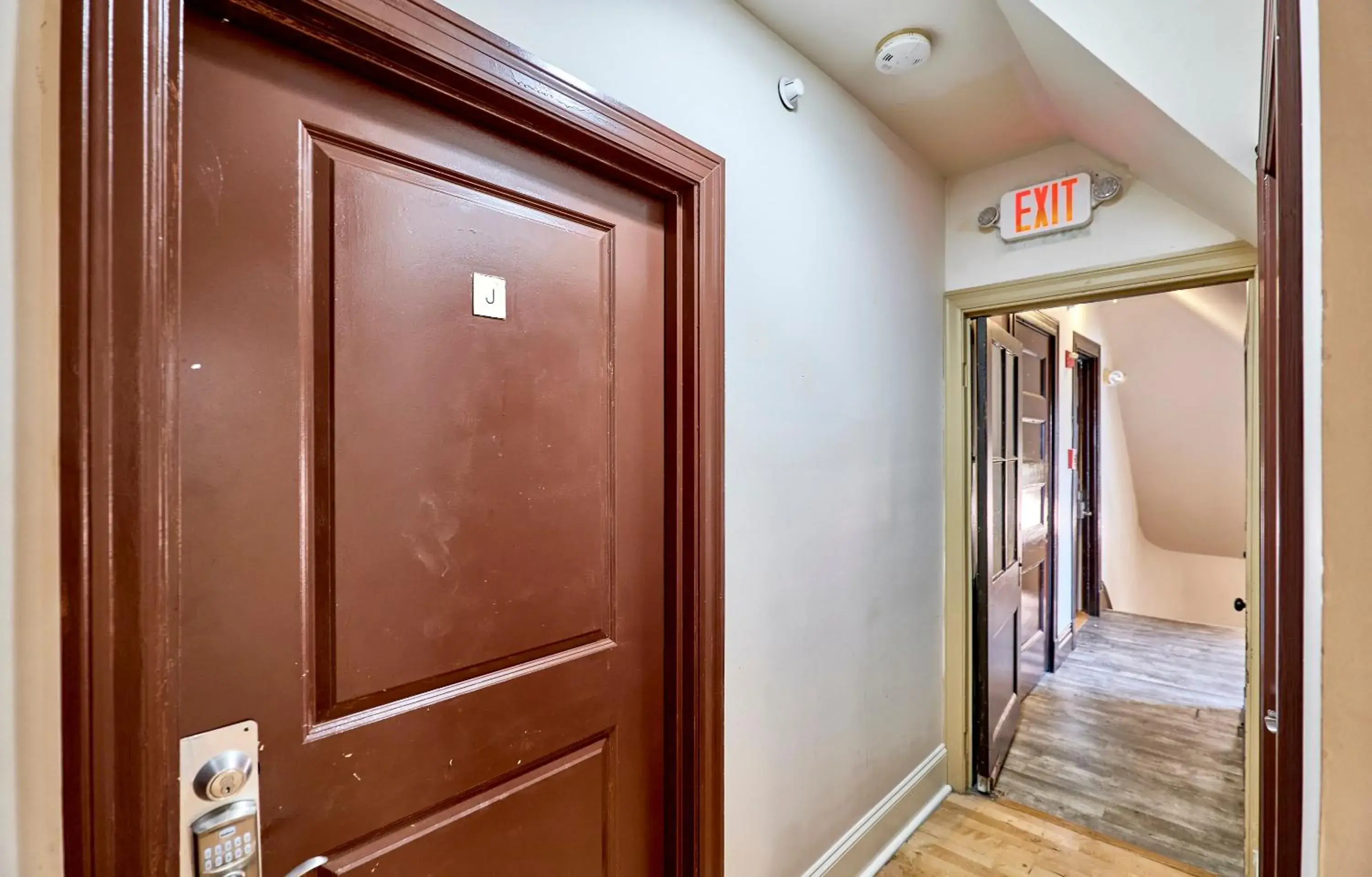 Deluxe Queen Studio in WhiteHouse at Grand Central Deluxe Queen Studio in WhiteHouse at Grand Central