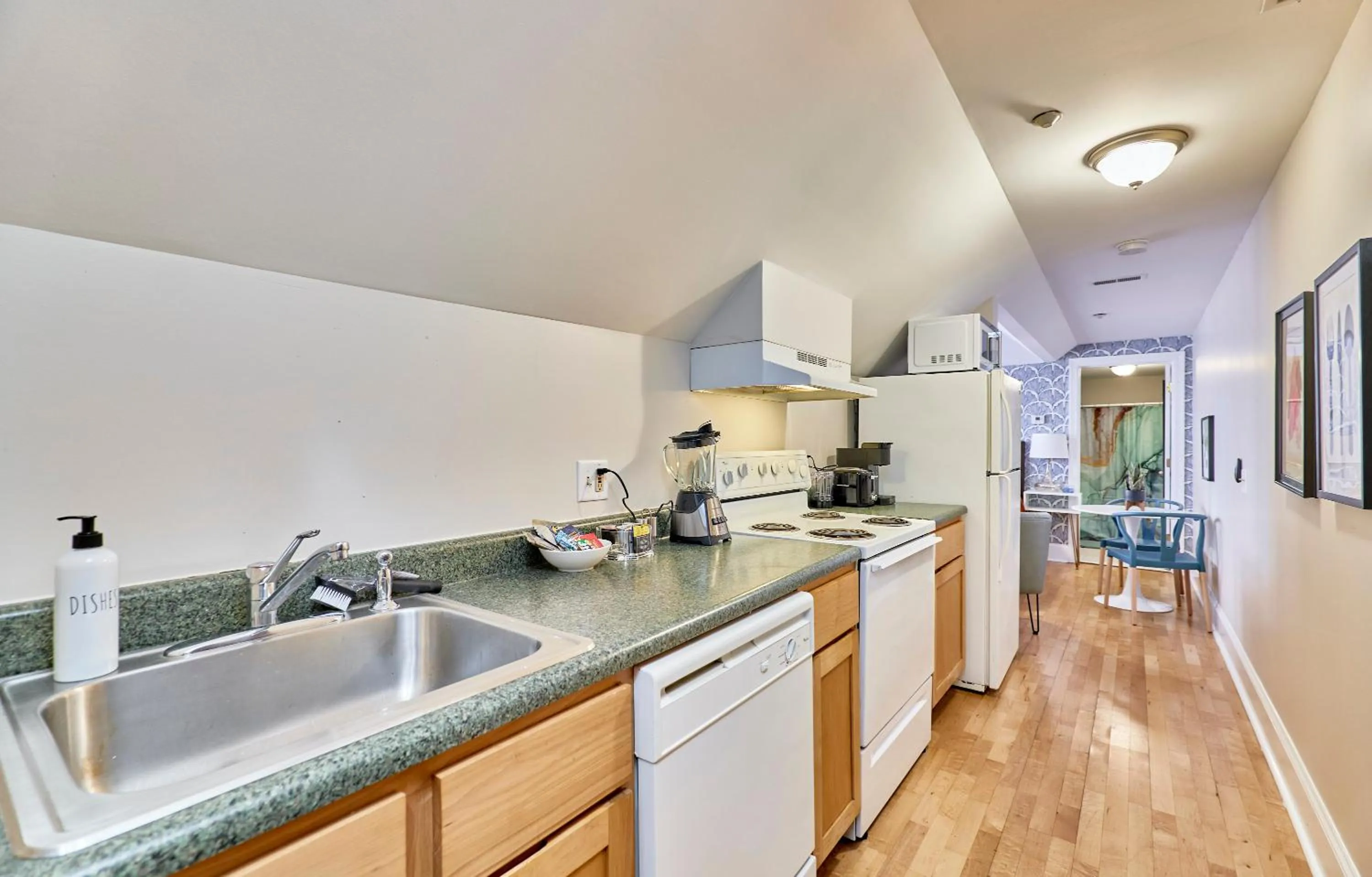 dishwasher in WhiteHouse at Grand Central