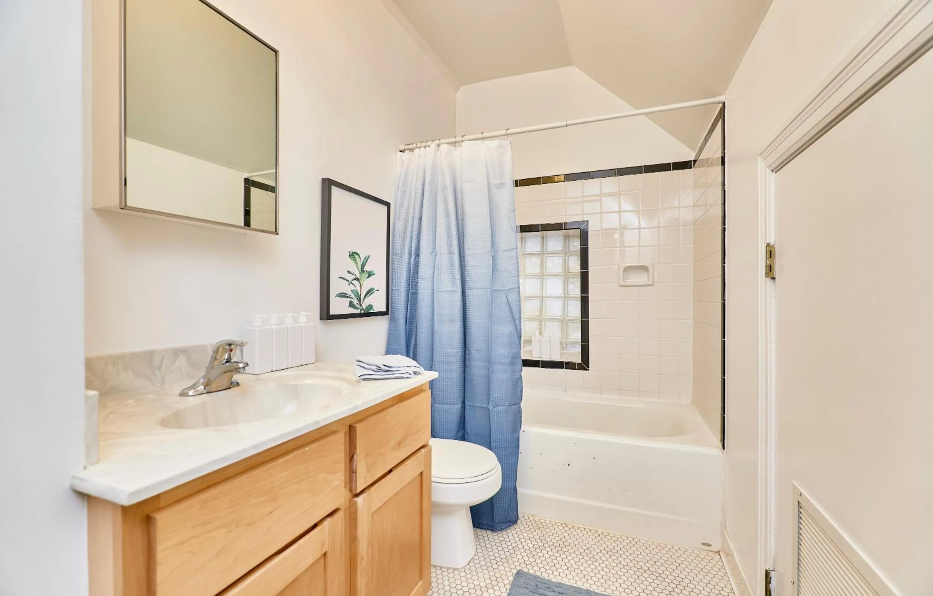 Shower in WhiteHouse at Grand Central