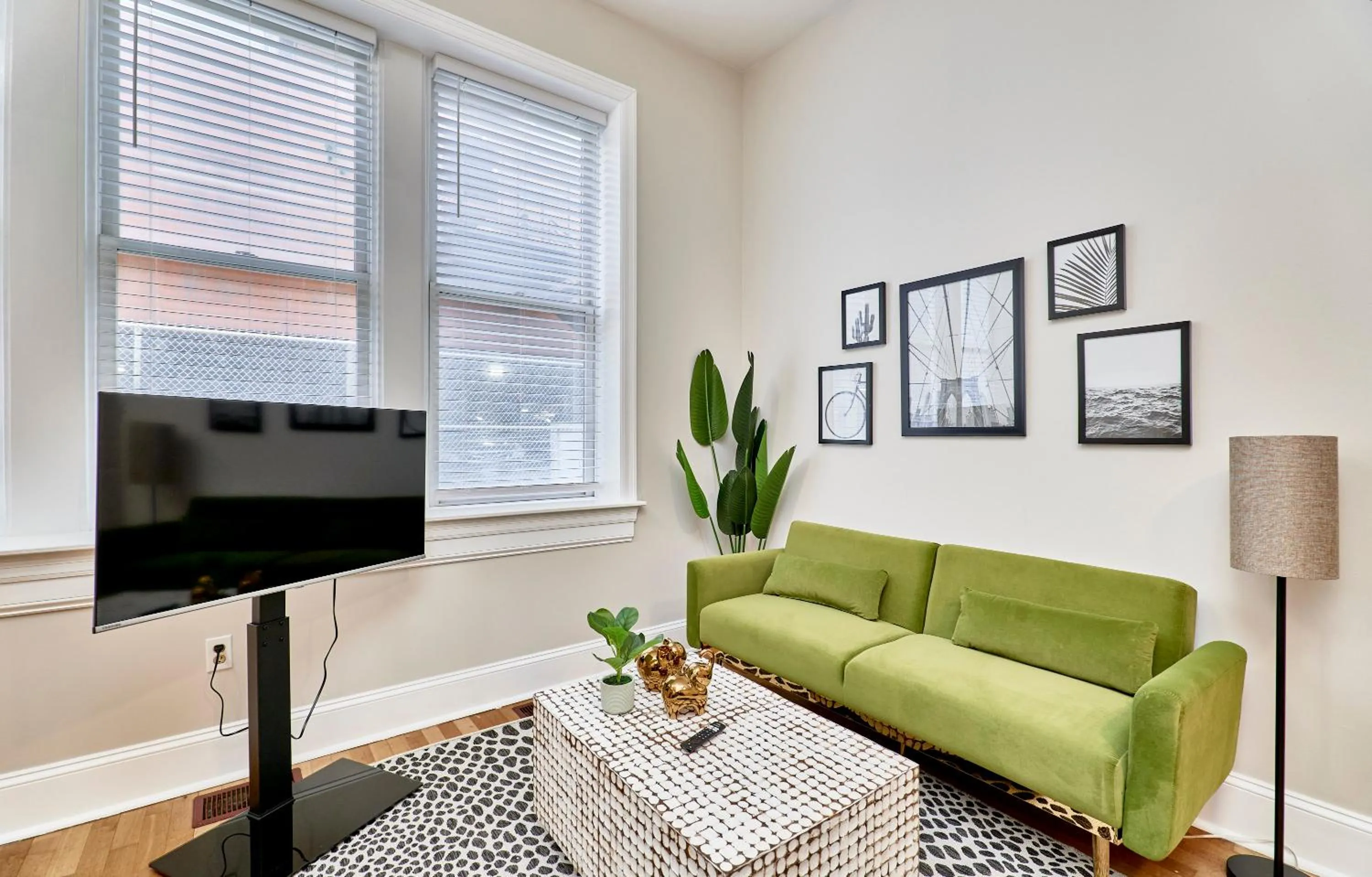 TV and multimedia in WhiteHouse at Grand Central