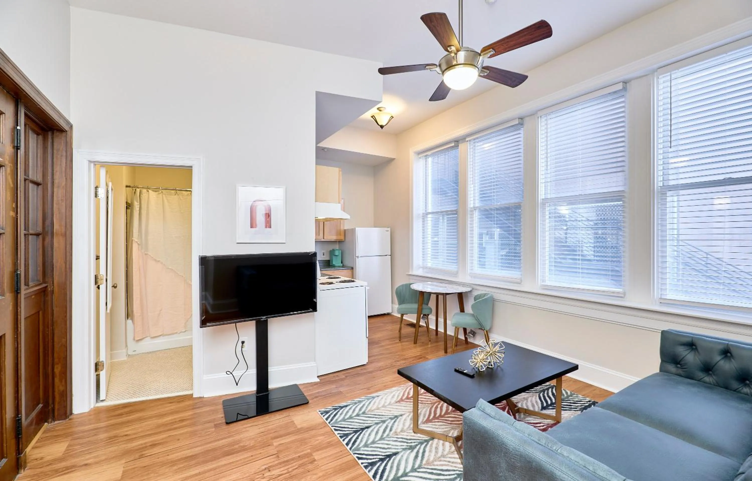 TV and multimedia in WhiteHouse at Grand Central