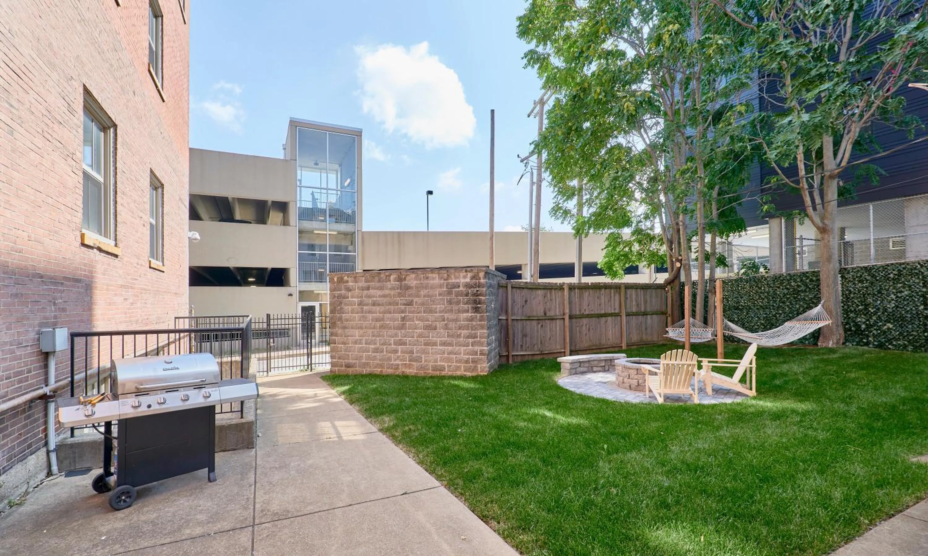 Property building in WhiteHouse at Grand Central