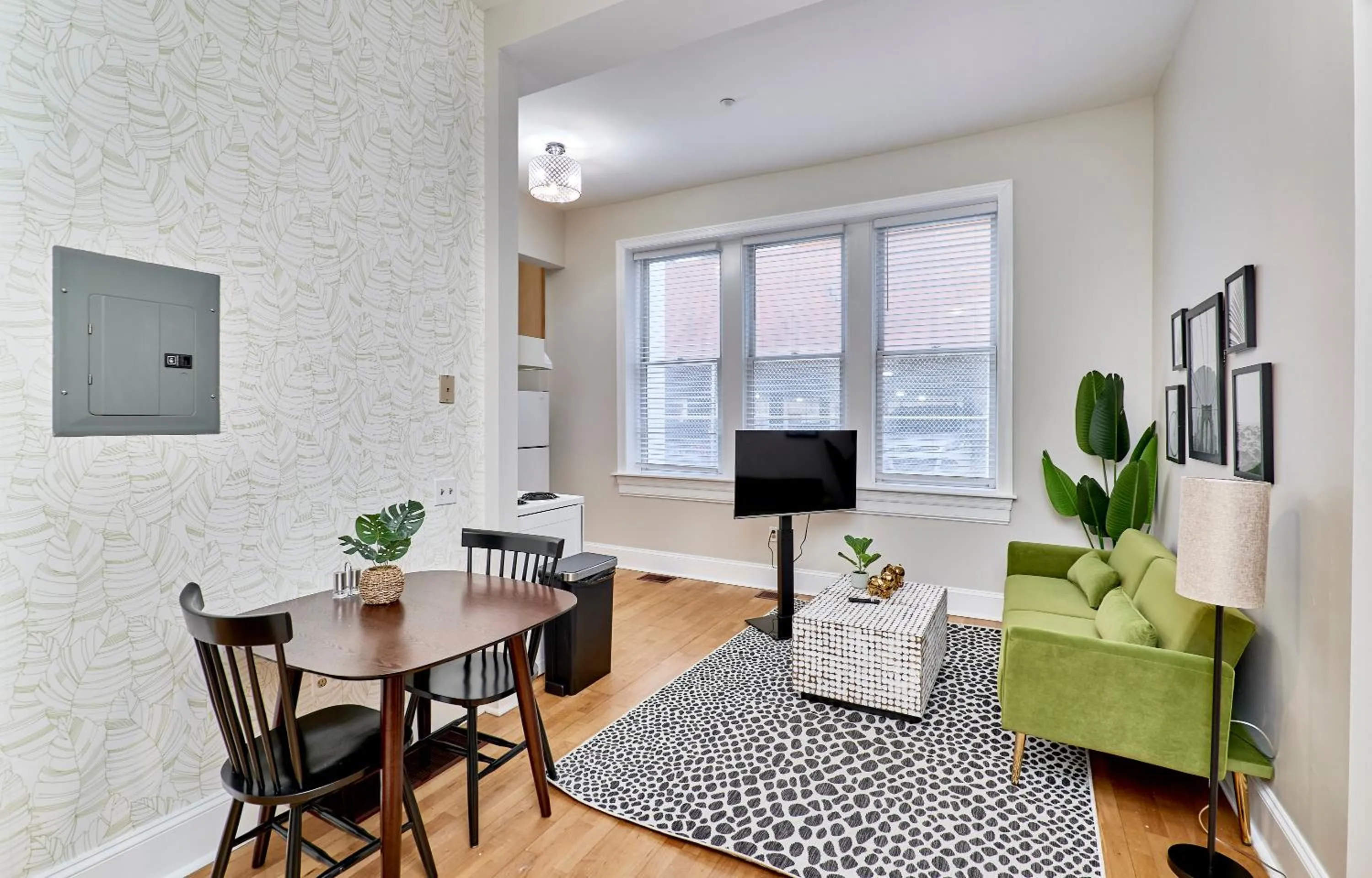 TV and multimedia in WhiteHouse at Grand Central