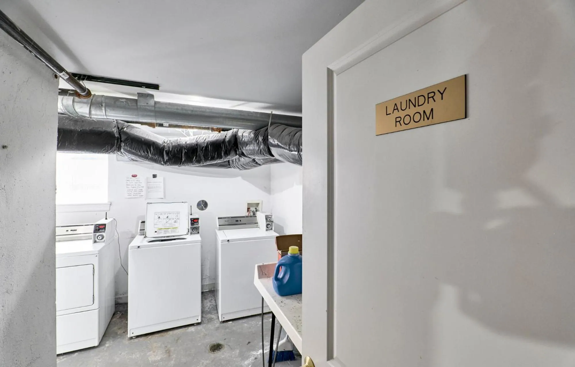 laundry in WhiteHouse at Grand Central