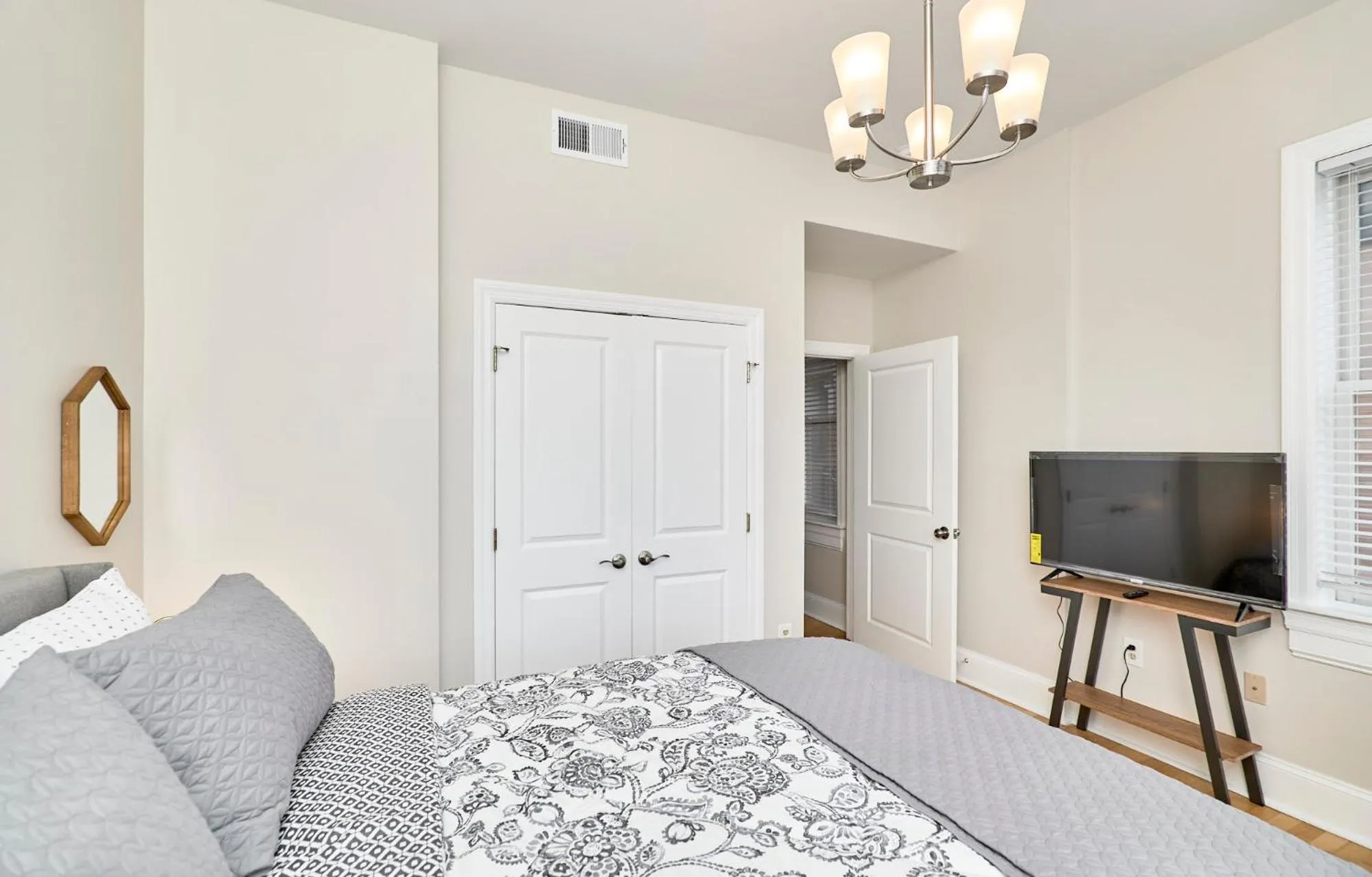 Bed in WhiteHouse at Grand Central