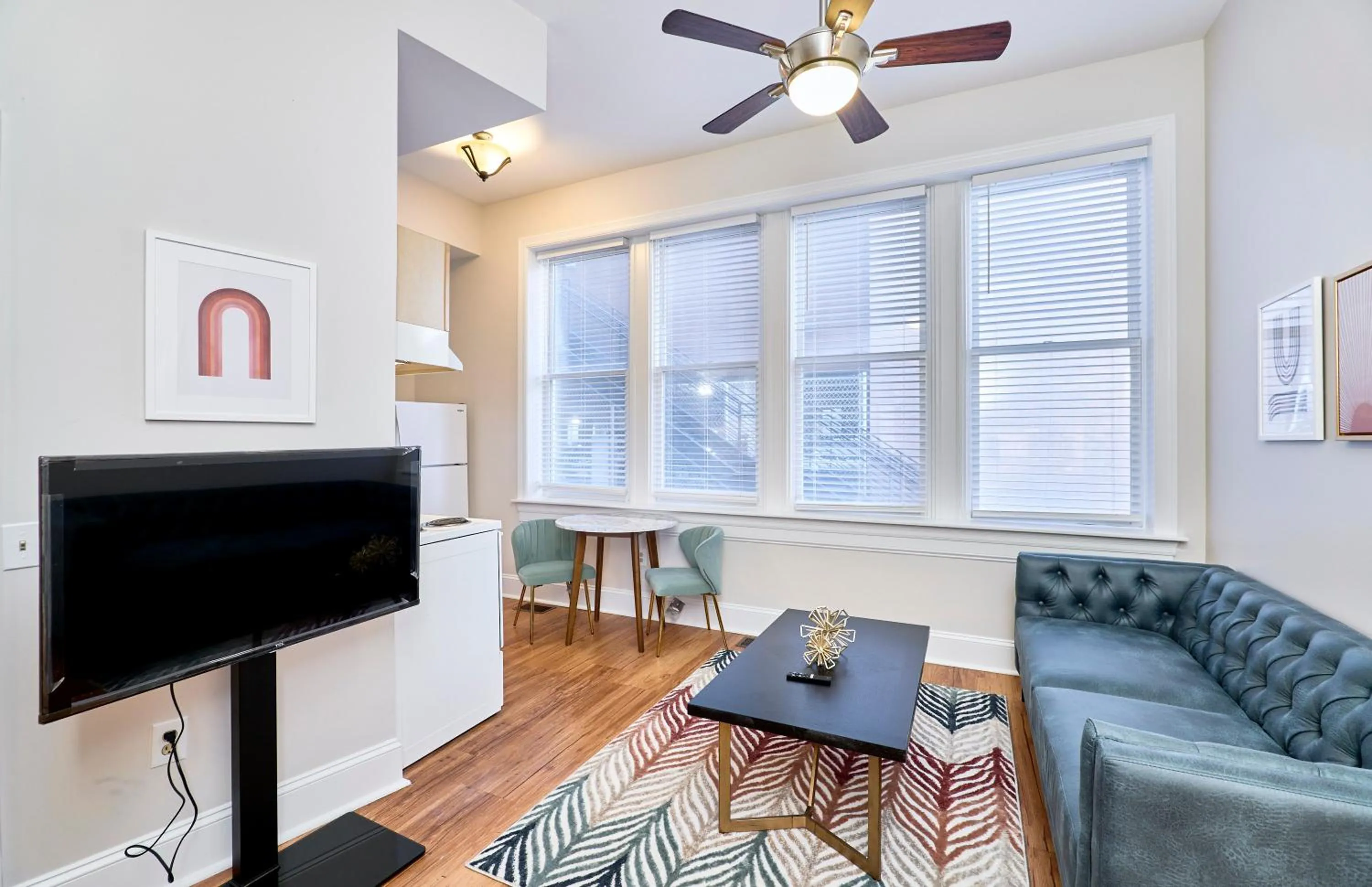 TV and multimedia in WhiteHouse at Grand Central