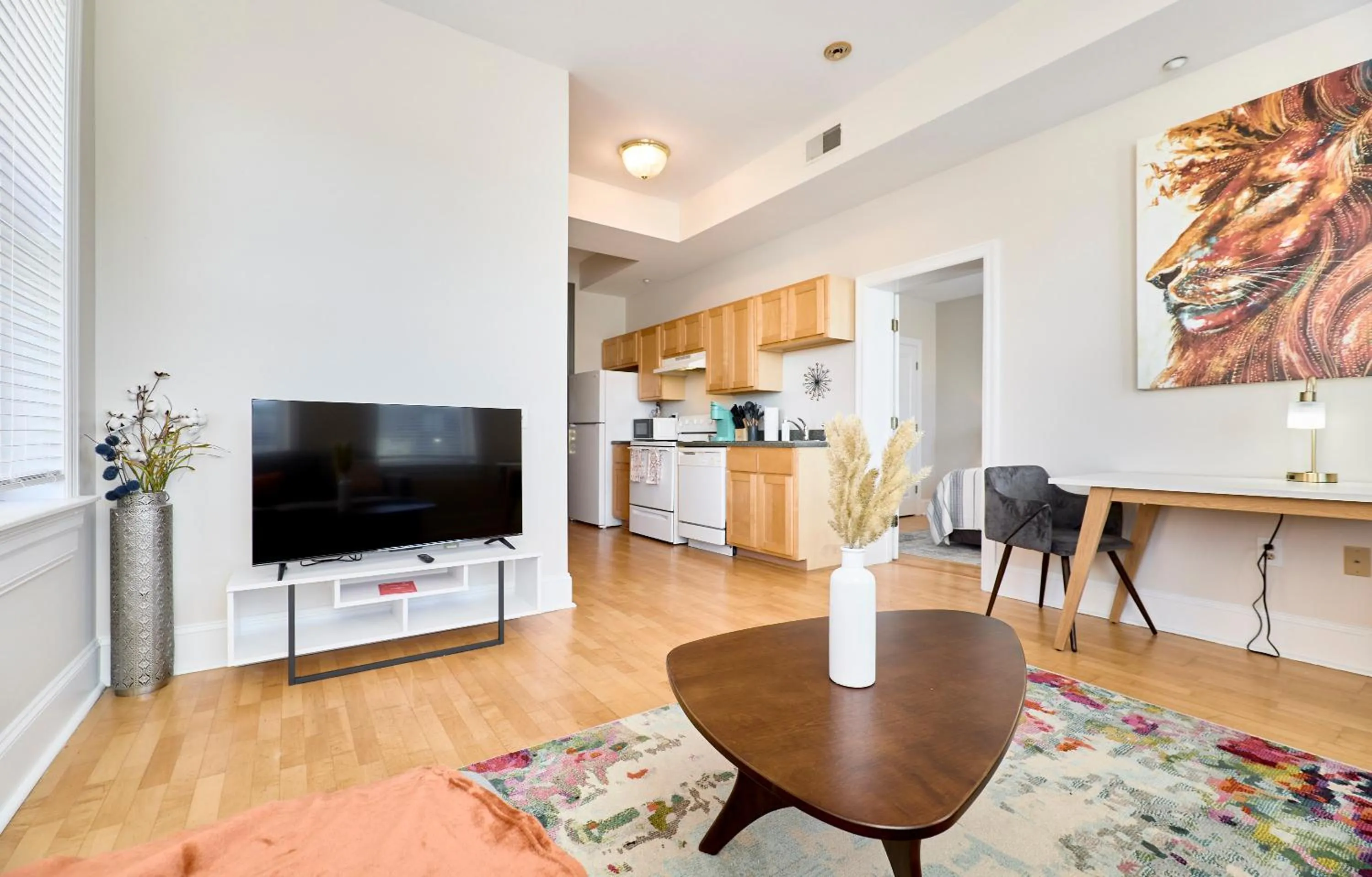 TV and multimedia in WhiteHouse at Grand Central