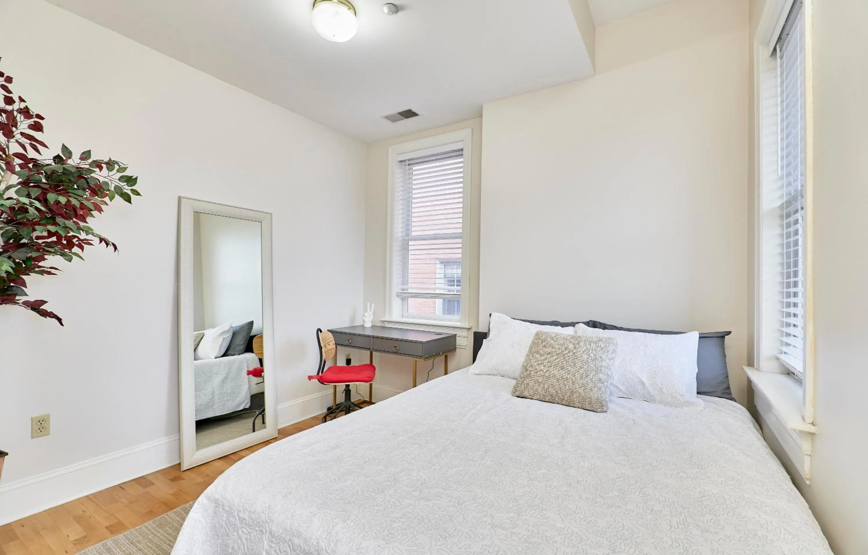 Bed in WhiteHouse at Grand Central